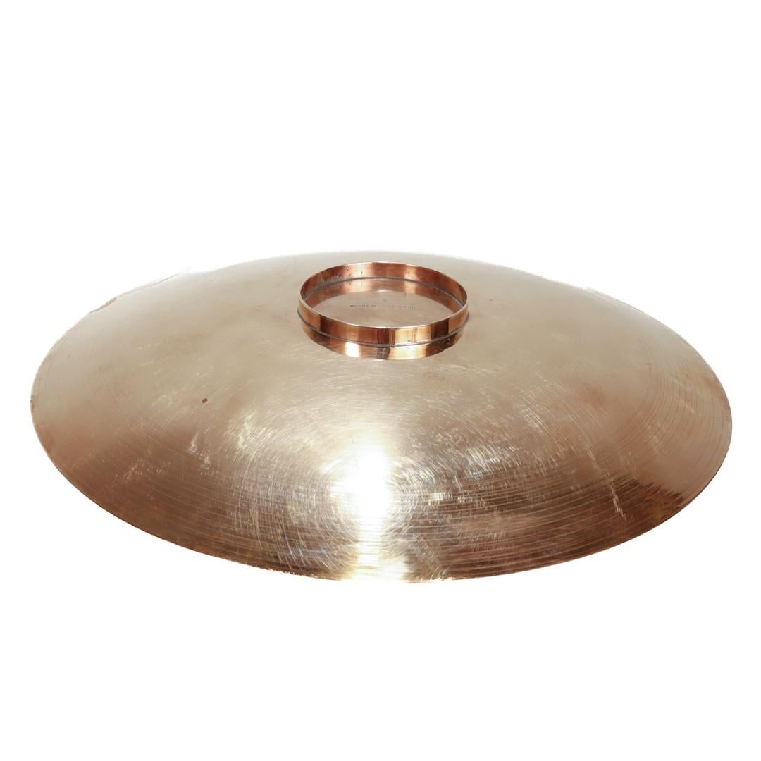 Mitte des Jahrhunderts Modernist Ronald Hayes Pearson Spun Brass Footed Platte oder Kuchen Stand (Messing) im Angebot