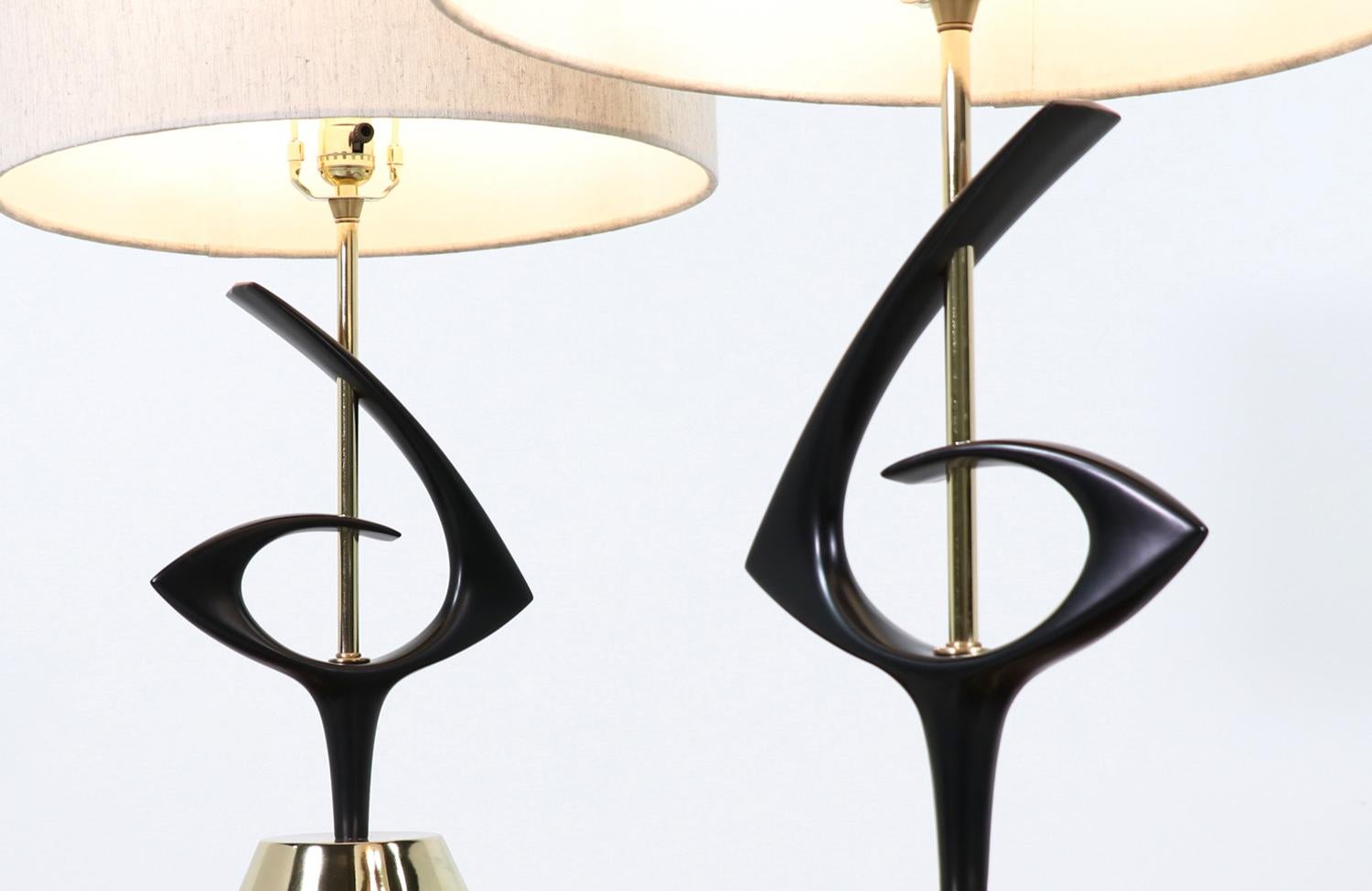 Expertly Restored - Mid-Century Modernist Sculpted Brass Table Lamps In Excellent Condition For Sale In Los Angeles, CA