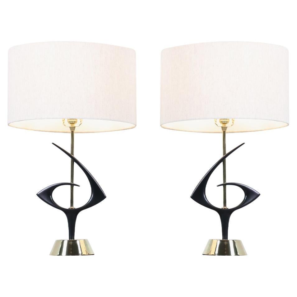 Restauradas por expertos - Lámparas de mesa modernistas de latón esculpido de Rembrandt Lamp Co