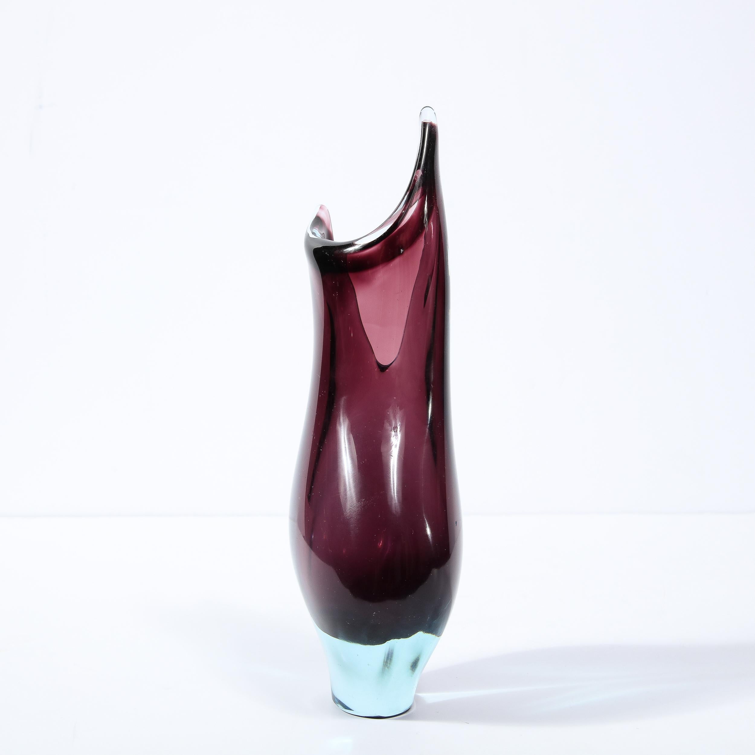 Skulpturale Mid-Century-Modern-Vase aus Amethyst- und Acqua-Muranoglas im Angebot 3