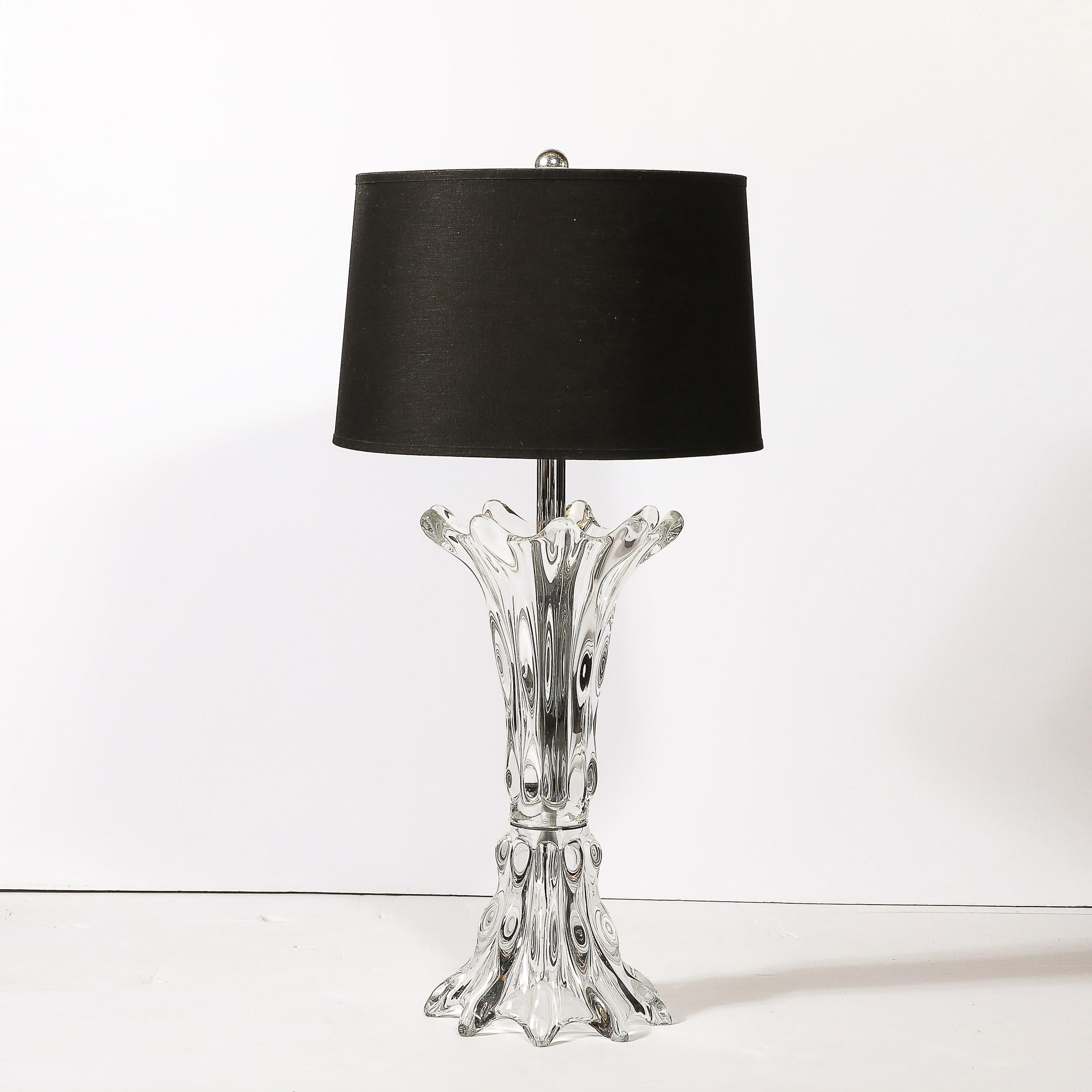 This dynamic and energetic Mid-Century Modernist Sculptural Splash Form Crystal Table Lamp is by Art Vannes and origiantes from France, Circa 1950. Features a body formed in two components of crystal with undlating forms that elegantly expand from