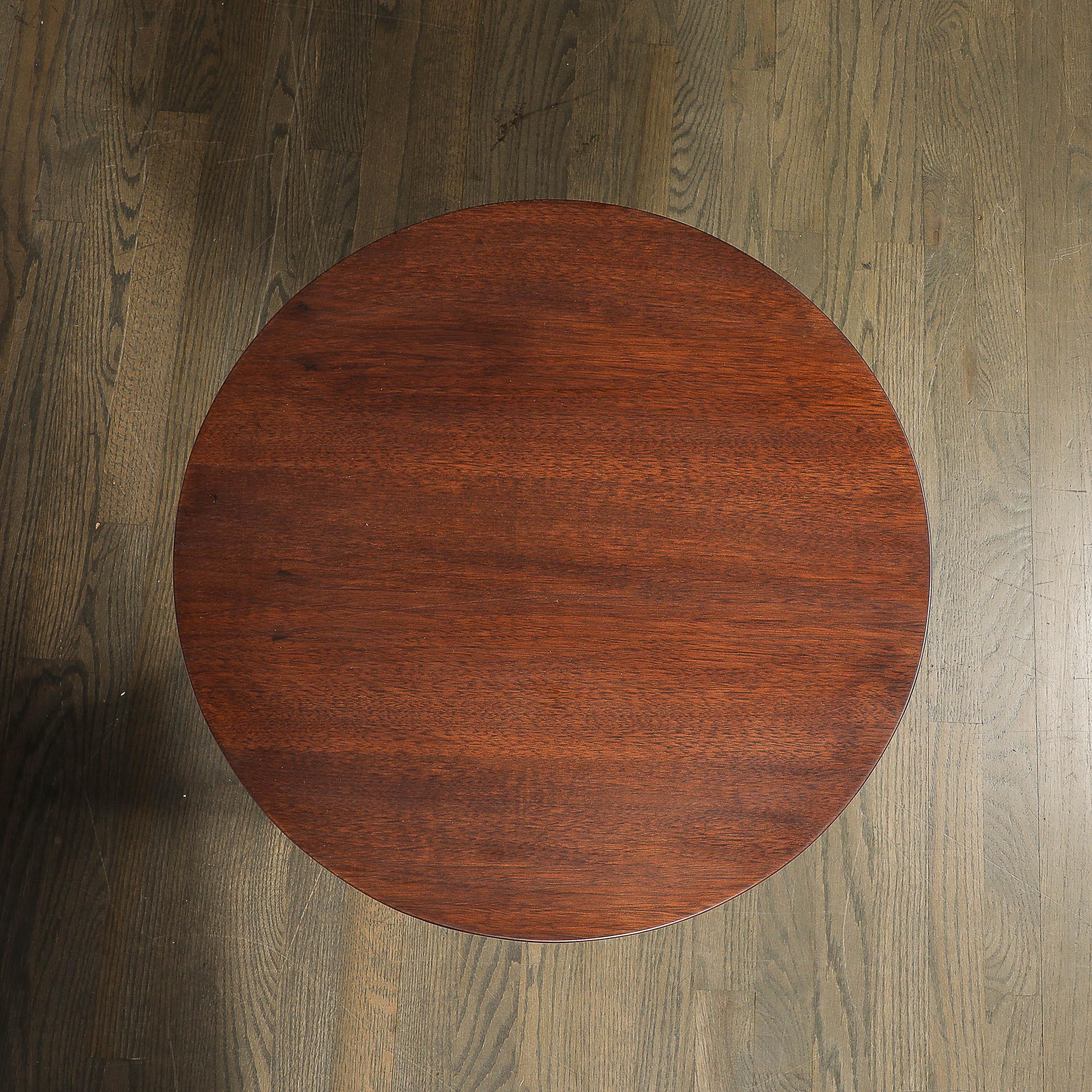 Table d'appoint sculpturale en noyer du milieu du siècle par Adrian Pearsall en vente 4