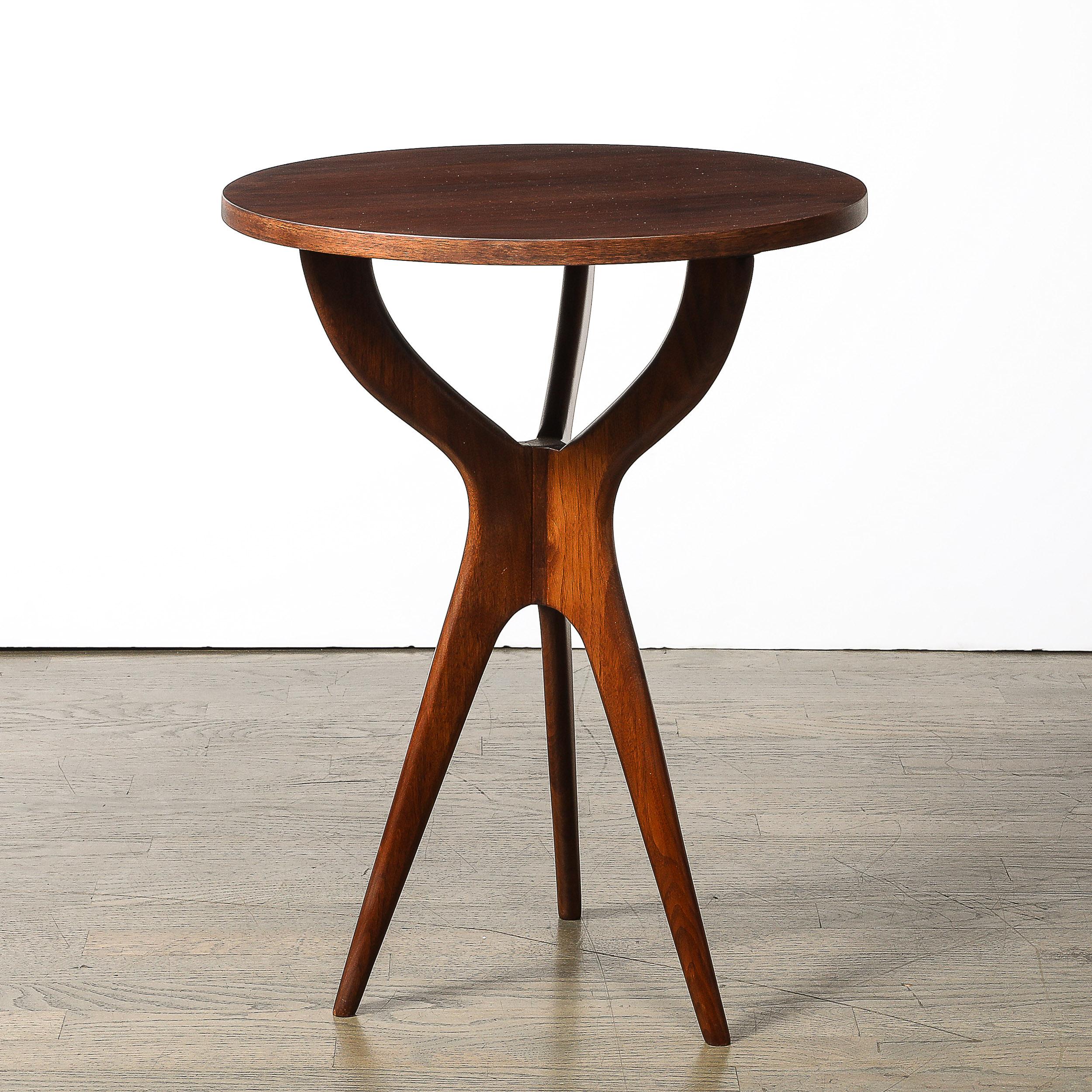 Table d'appoint sculpturale en noyer du milieu du siècle par Adrian Pearsall en vente 5