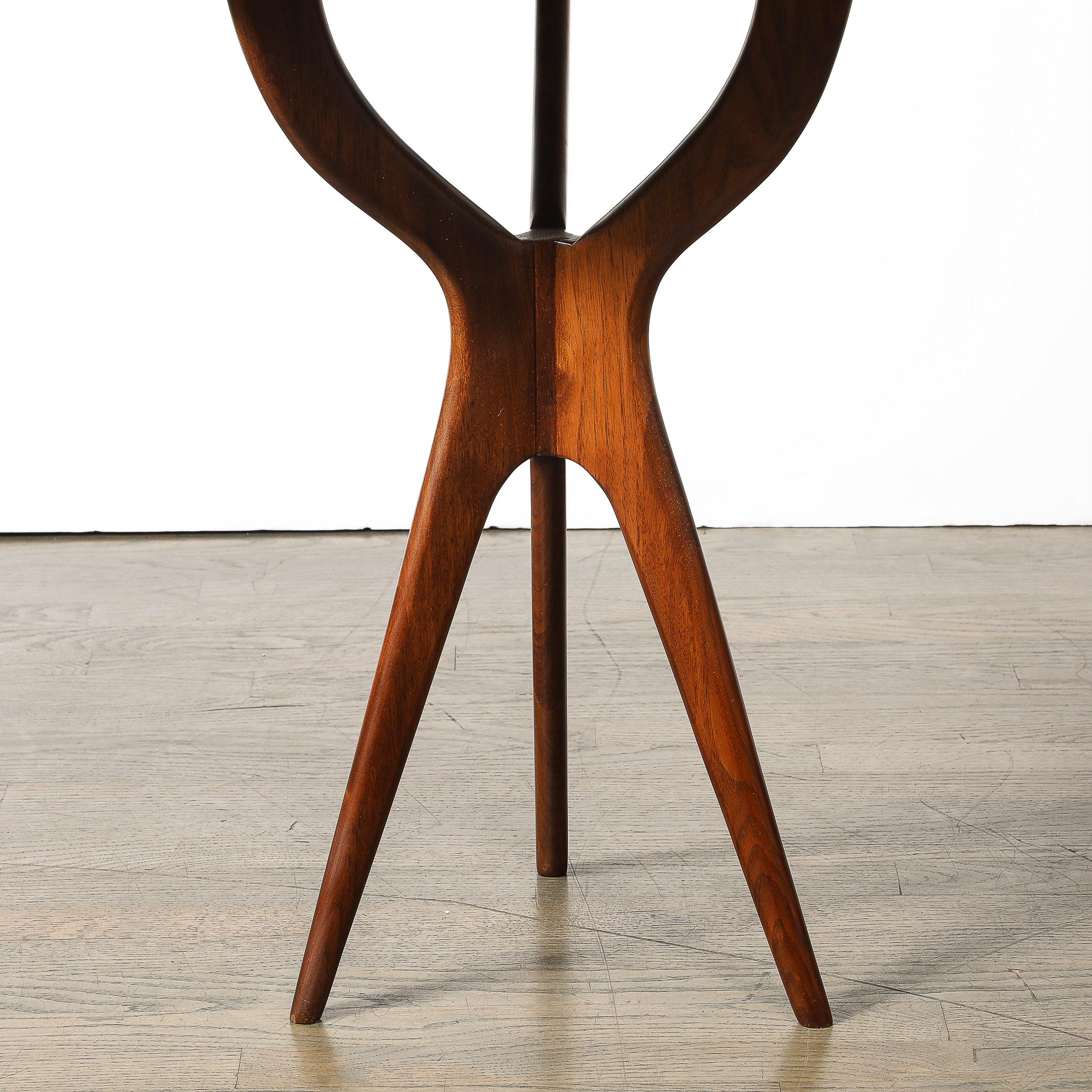 Table d'appoint sculpturale en noyer du milieu du siècle par Adrian Pearsall en vente 7