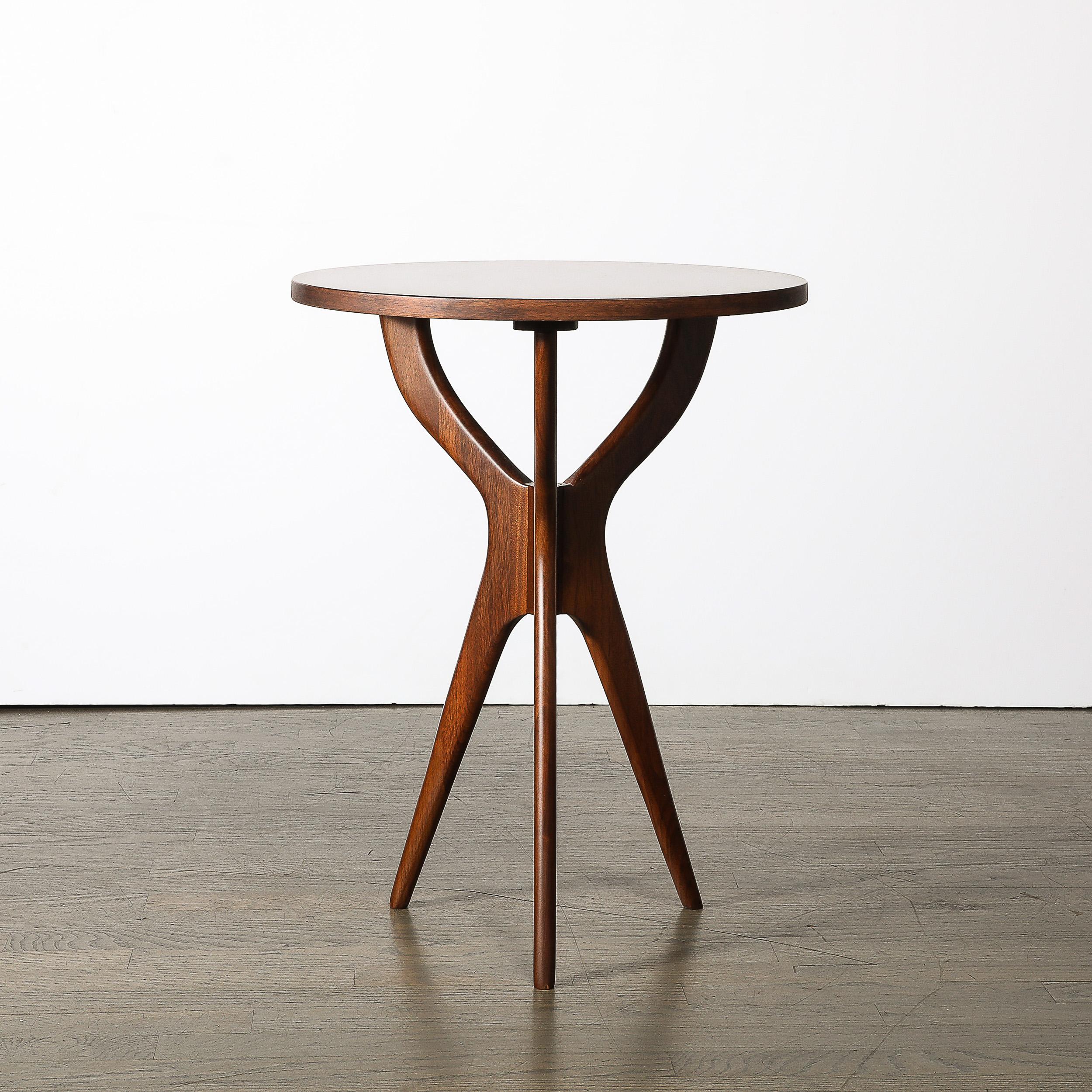 Table d'appoint sculpturale en noyer du milieu du siècle par Adrian Pearsall en vente 9