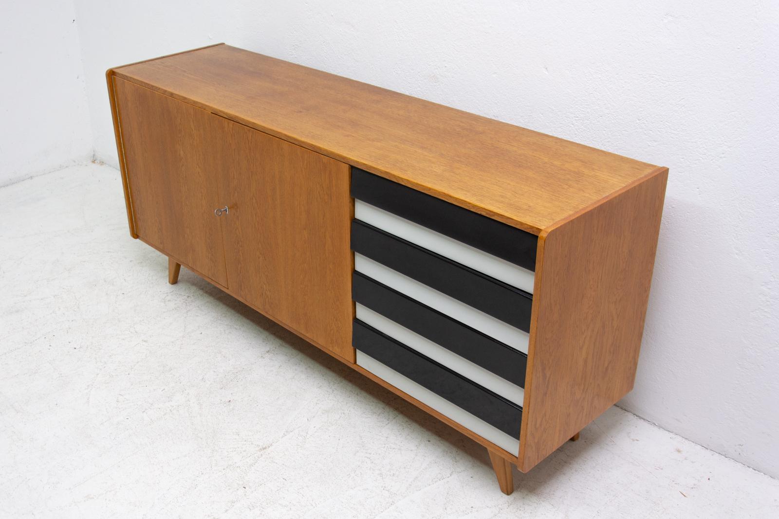 Mid-Century Modernist Sideboard No. U-460, by Jiří Jiroutek, Czechoslovakia In Excellent Condition In Prague 8, CZ