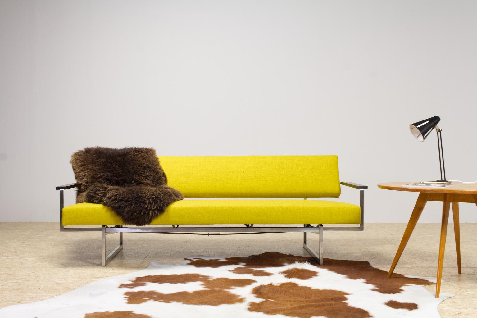 Modest yet modern sofa, model Lotus 25, designed by Dutch Industrial designer Rob Parry for Gelderland, 1960s. The industrial design is completely restored and re-upholstered in a high quality yellow wool furniture fabric. The yellow color of the