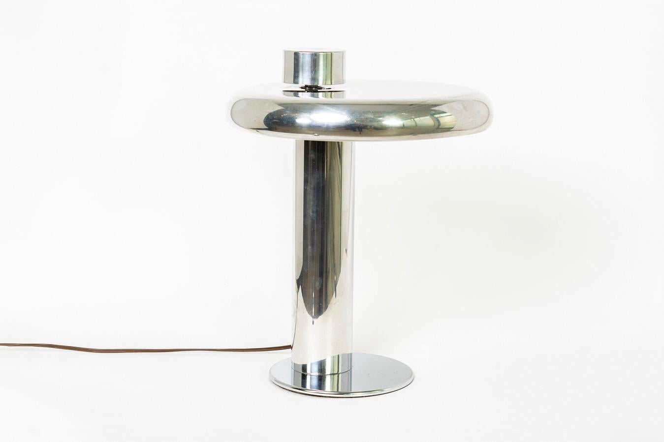 American Mid-Century Modernist Sonneman Attributed Polished Aluminum Table Lamp For Sale