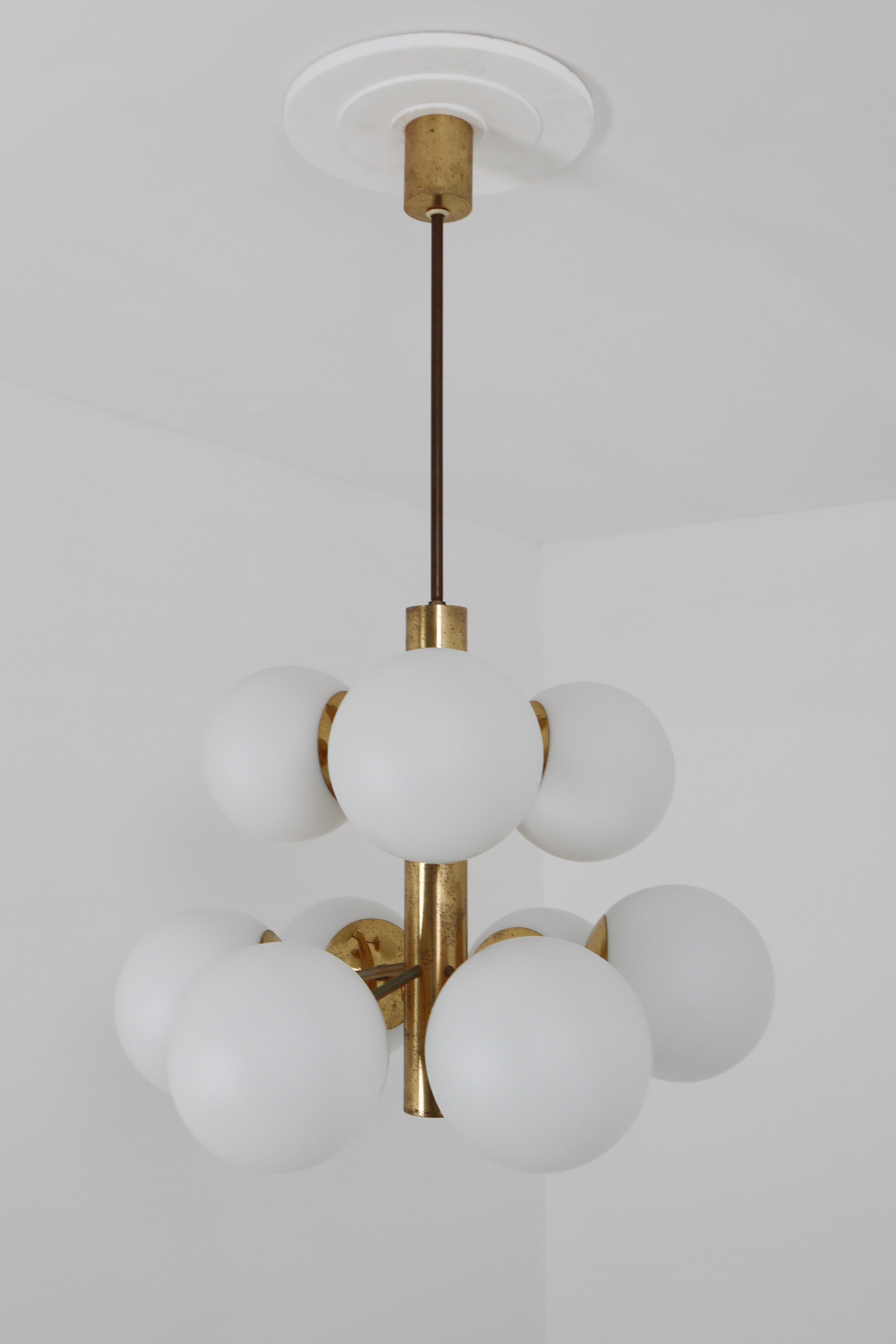 Mid-Century Modernist Sputnik Chandelier with Nine Handblown Opal Glass Globes In Good Condition In Almelo, NL