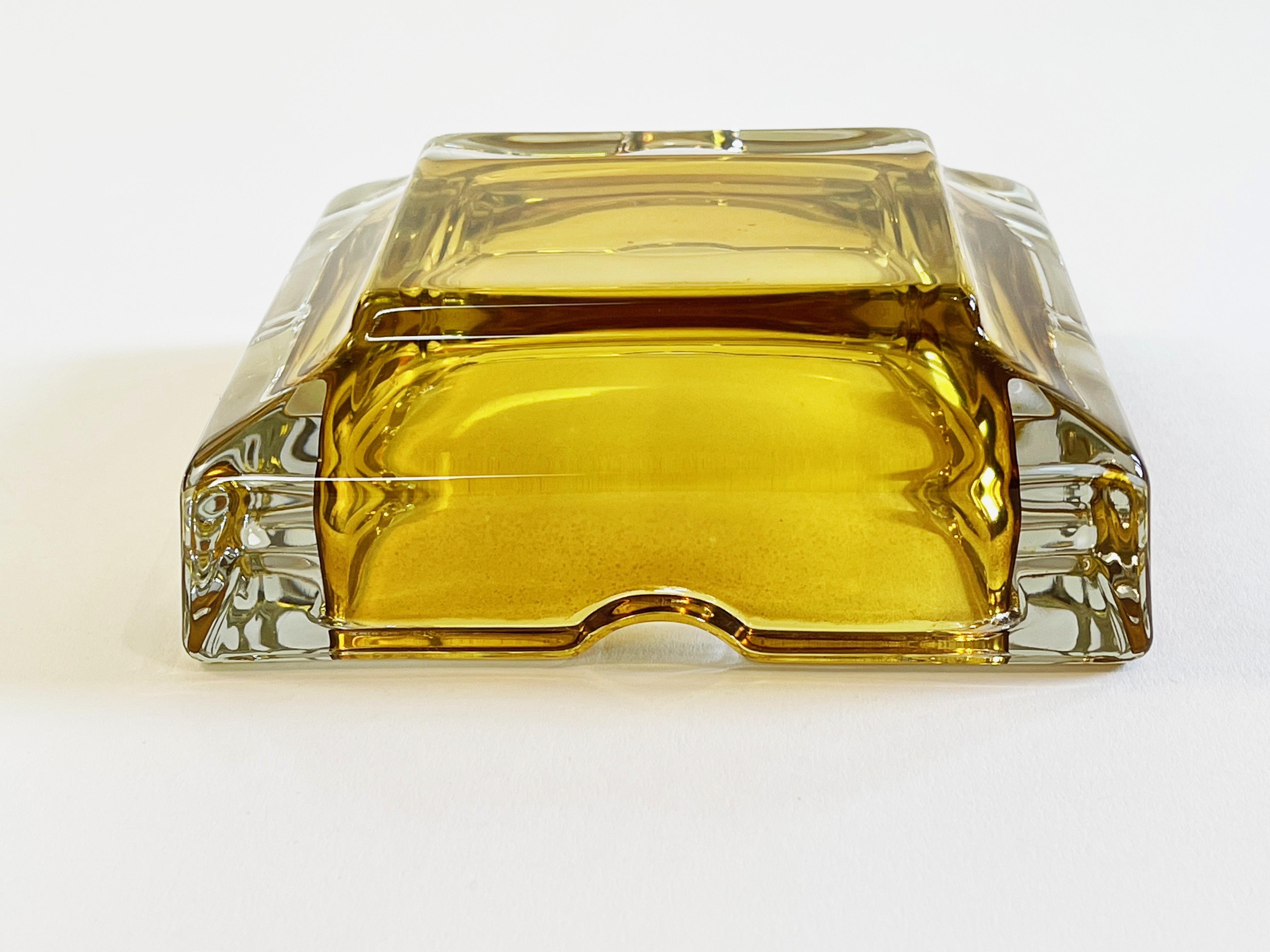 XX secolo Posacenere quadrato modernista di metà secolo in vetro dorato e ambrato di Walther Glass, anni '70
