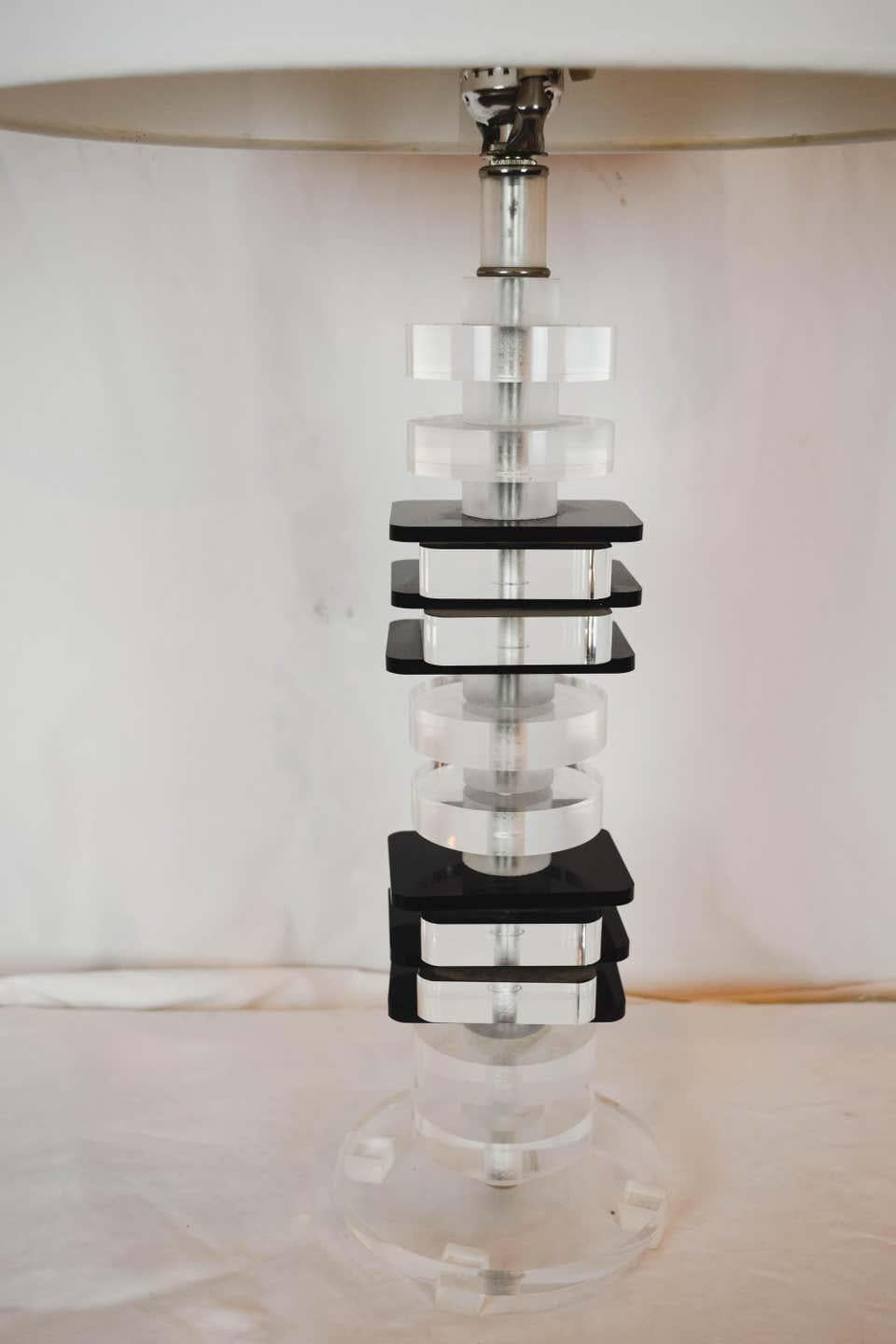 American Mid-Century Modernist Stacked Black and Clear Lucite Lamp For Sale