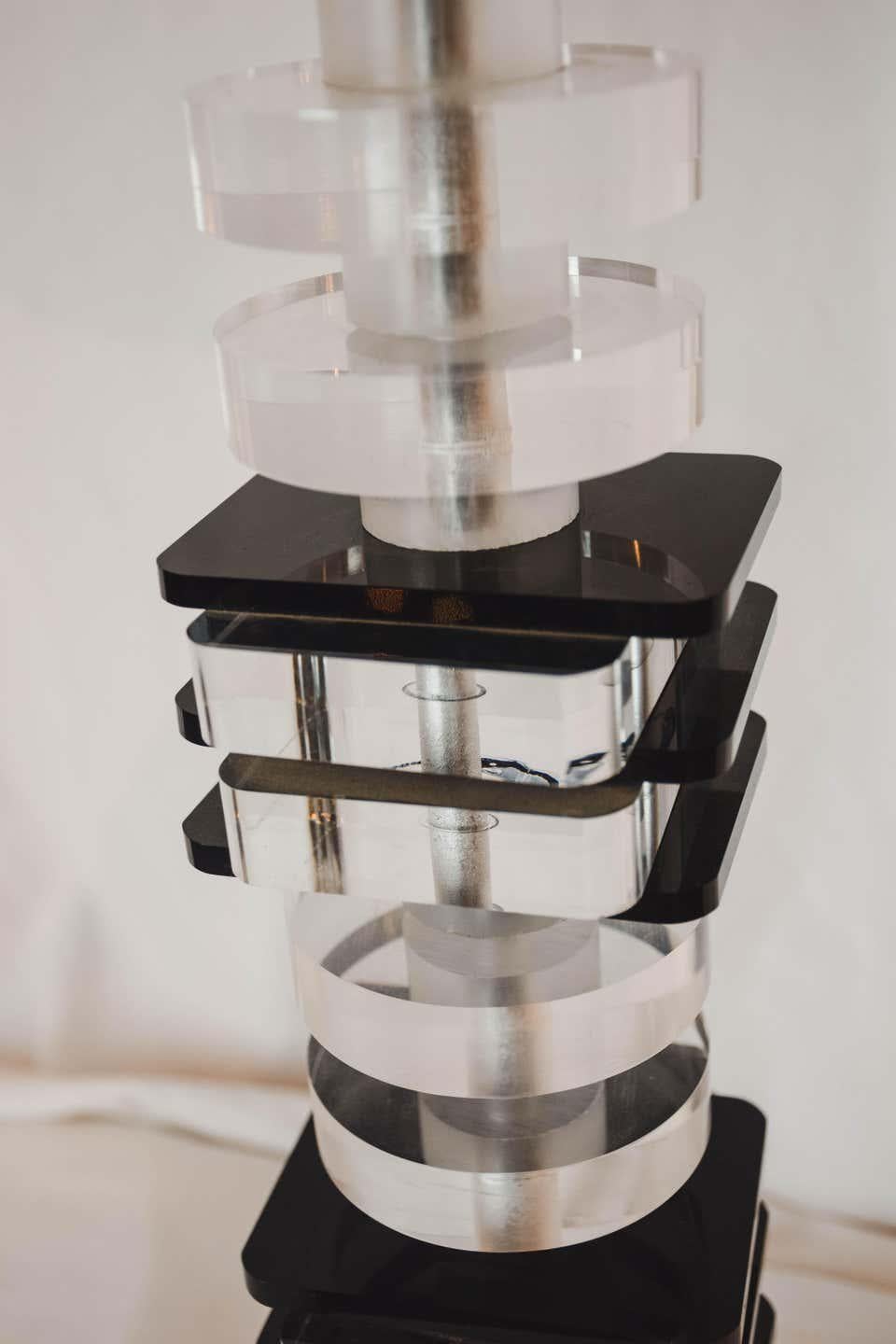 Mid-Century Modernist Stacked Black and Clear Lucite Lamp For Sale 3