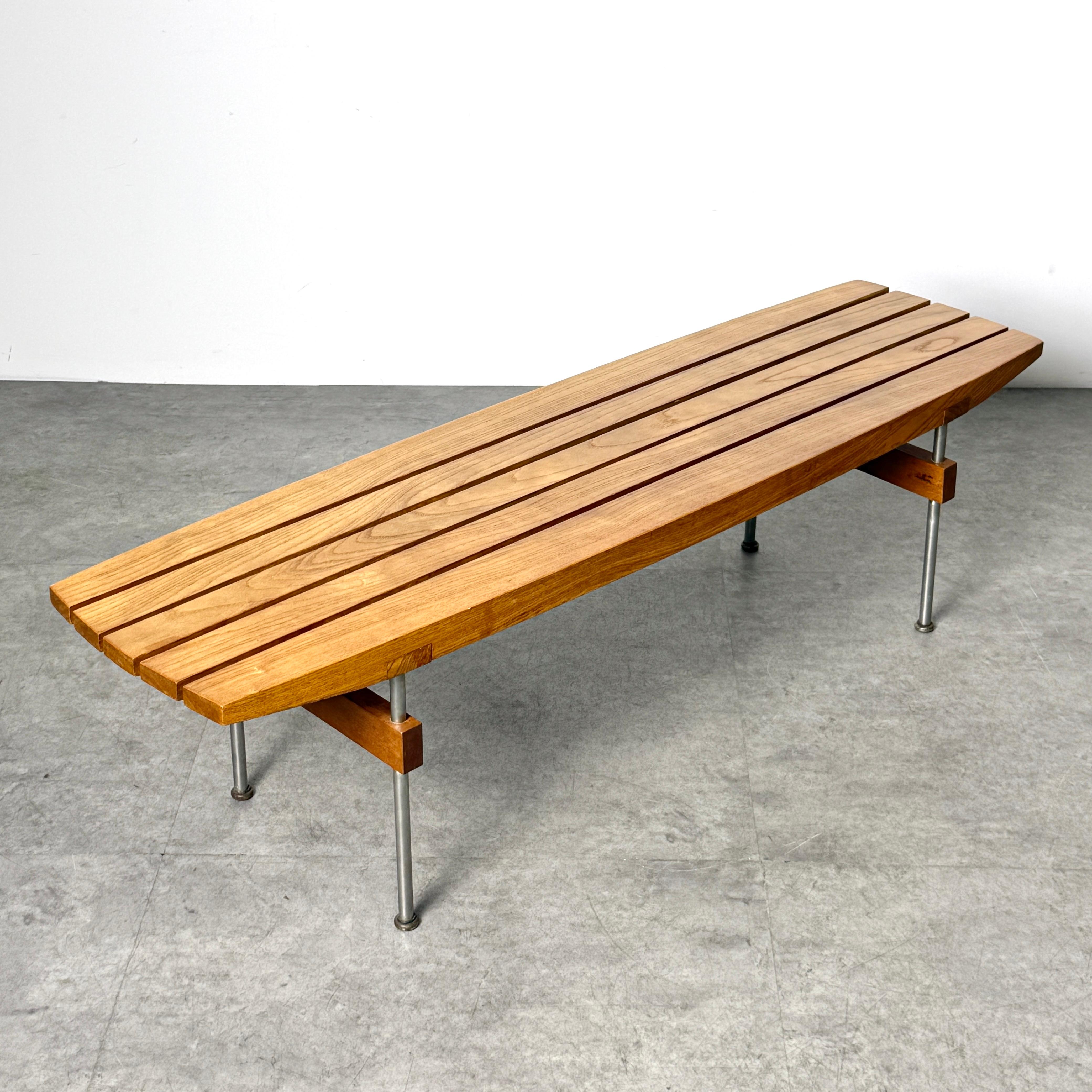 Mid-Century Modern Banc à lattes en bois de style Studio Craft, moderniste du milieu du siècle dernier, design architectural des années 1950 en vente