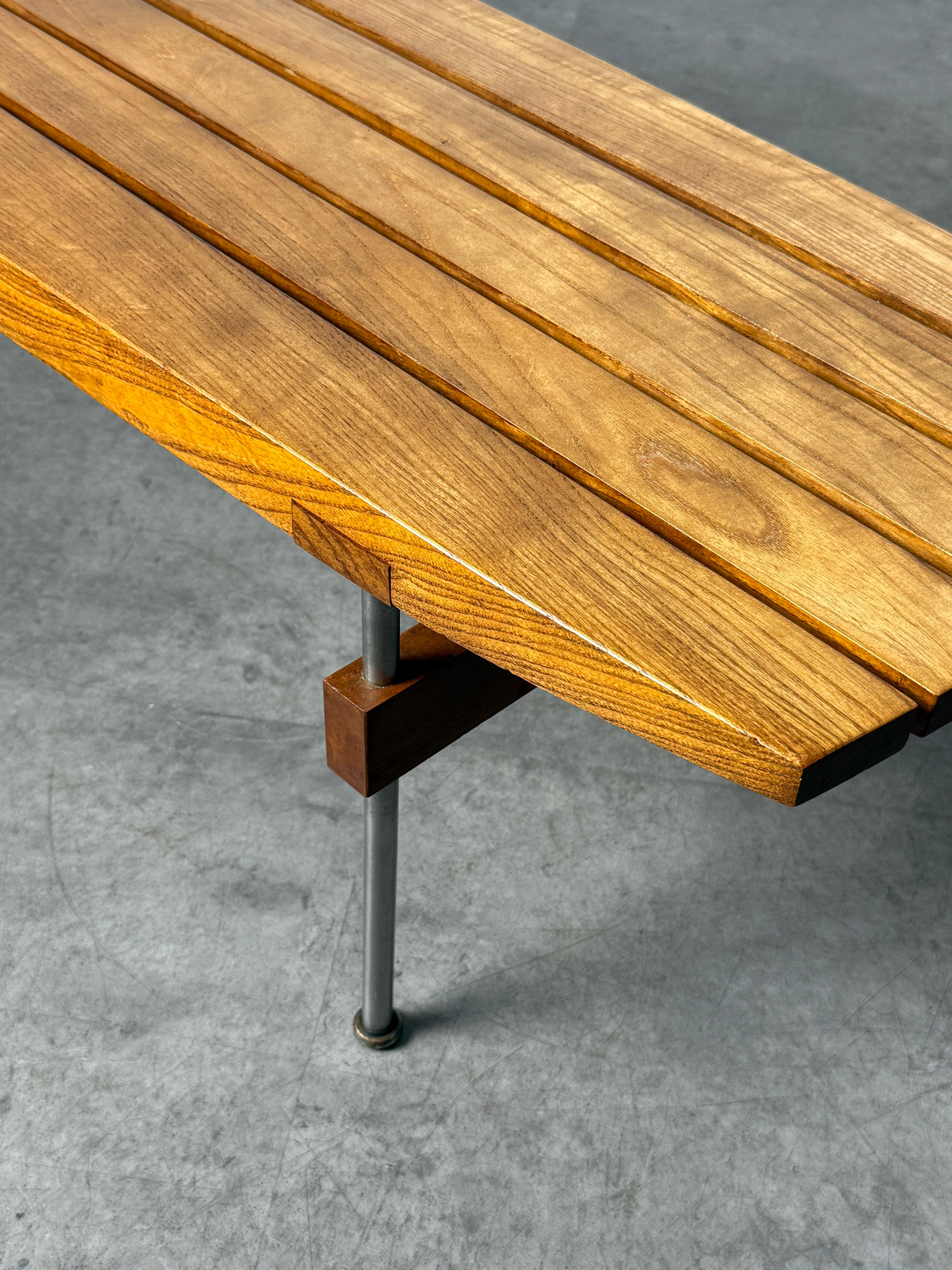 Banc à lattes en bois de style Studio Craft, moderniste du milieu du siècle dernier, design architectural des années 1950 Bon état - En vente à Troy, MI