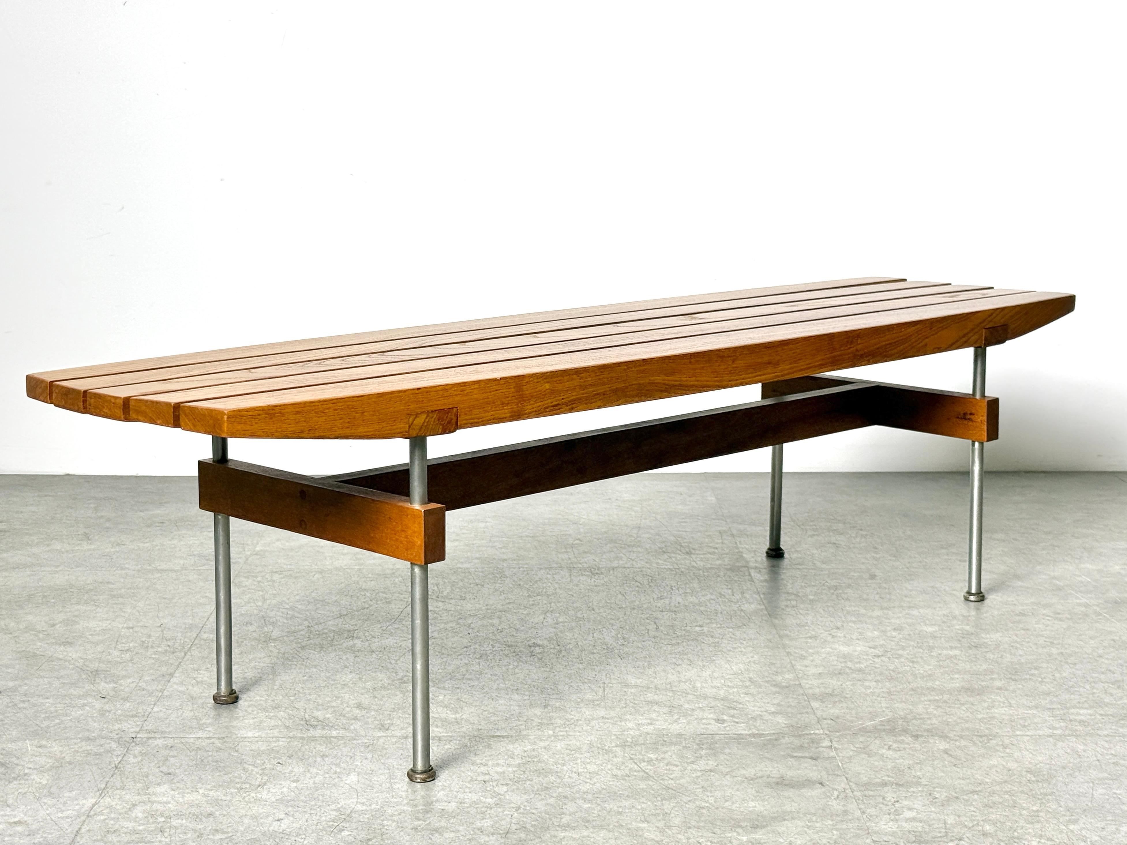 Banc à lattes en bois de style Studio Craft, moderniste du milieu du siècle dernier, design architectural des années 1950 en vente 1