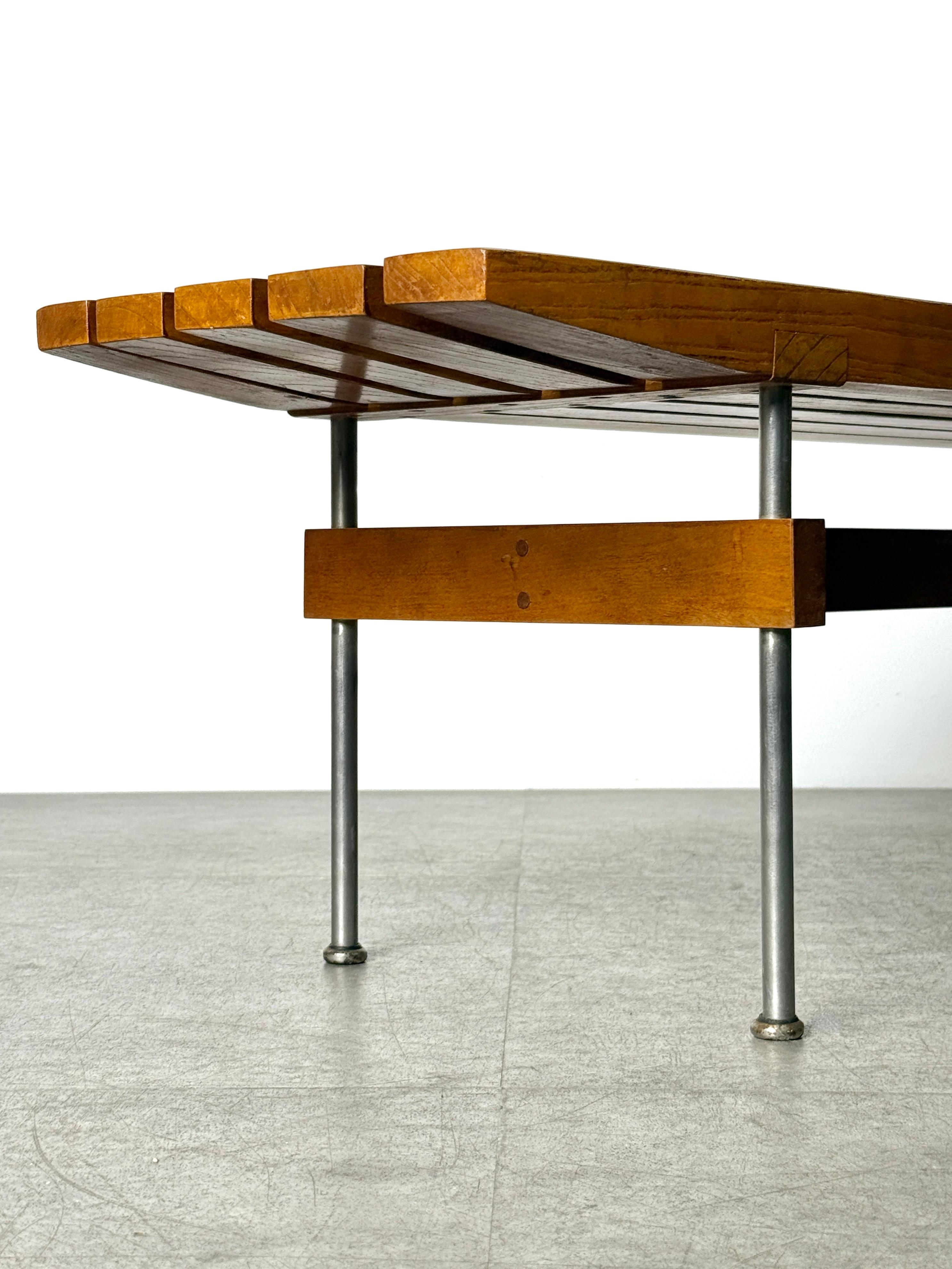 Aluminium Banc à lattes en bois de style Studio Craft, moderniste du milieu du siècle dernier, design architectural des années 1950 en vente