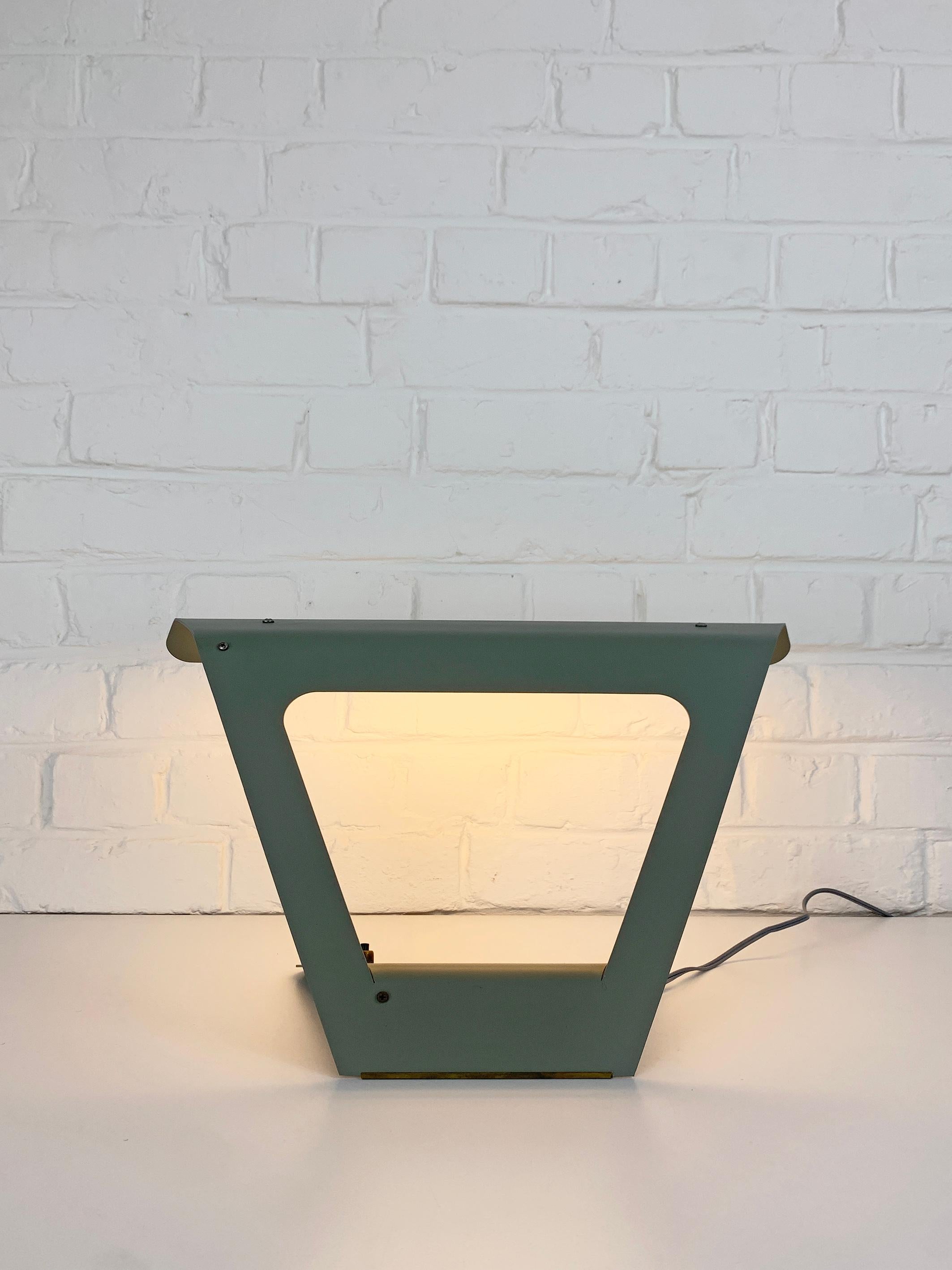 Lampe de table ou de bureau moderniste du milieu du siècle par Charlotte Perriand pour Philips, années 1950 en vente 2