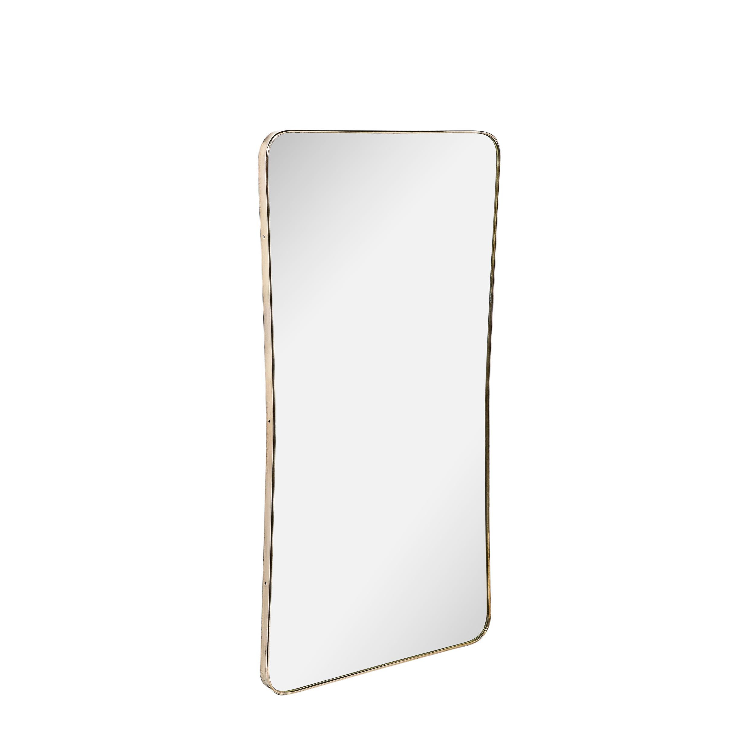 This minimal and beautifully made Mid-Century Modernist Tapered Rectangular Brass Wrapped Mirror originates from Italy, Circa 1960. Features a lovely silhouette of polished brass, subtly curved along the front edge as it hugs the mirror panel.