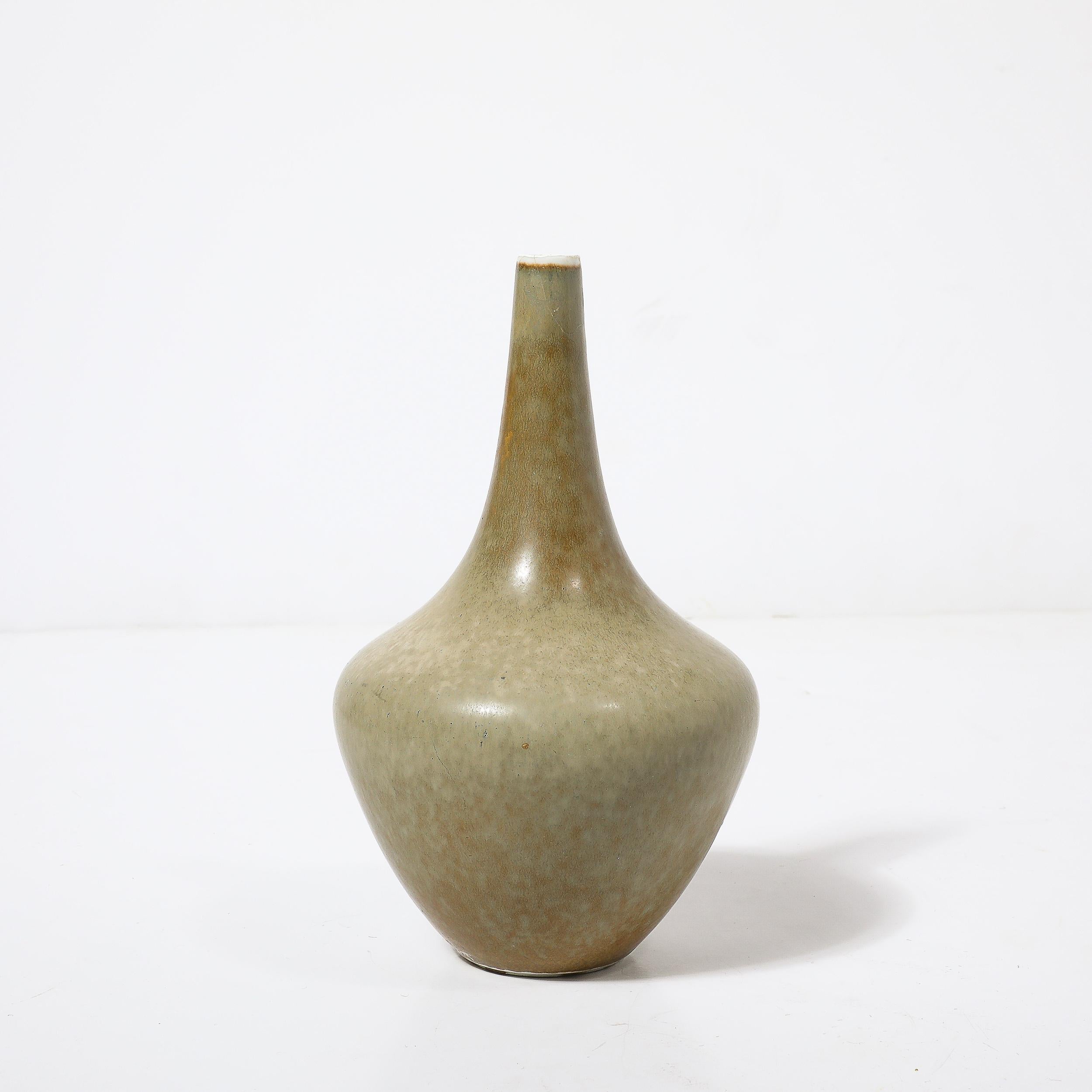 Céramique Vase en céramique émaillée taupe de style moderne du milieu du siècle dernier par Gunnar Nylund pour Rorstrand en vente