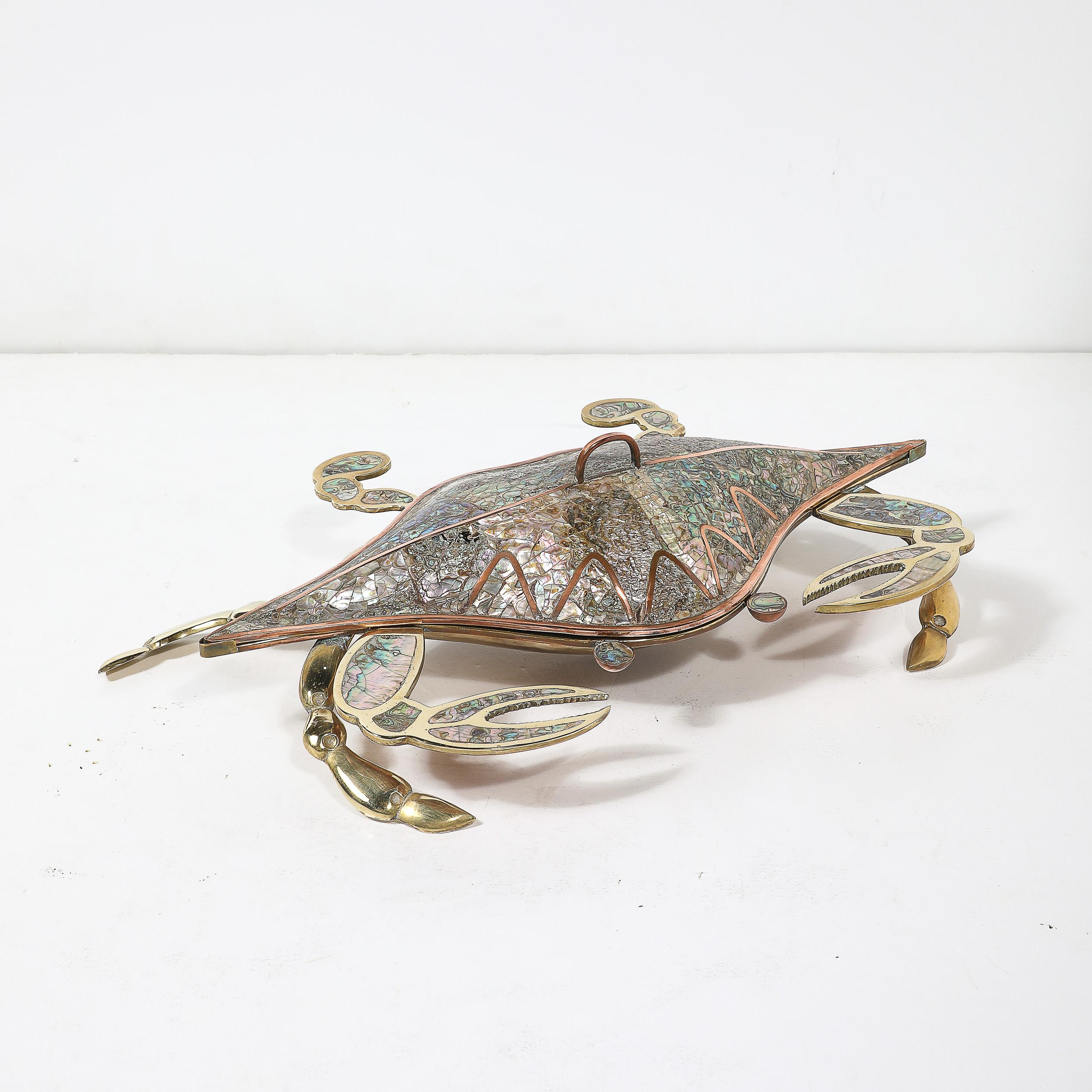 Mid-Century Modern Boîte à crabes en cuivre et laiton sculpturale et ormeau tessellés, moderniste du milieu du siècle en vente