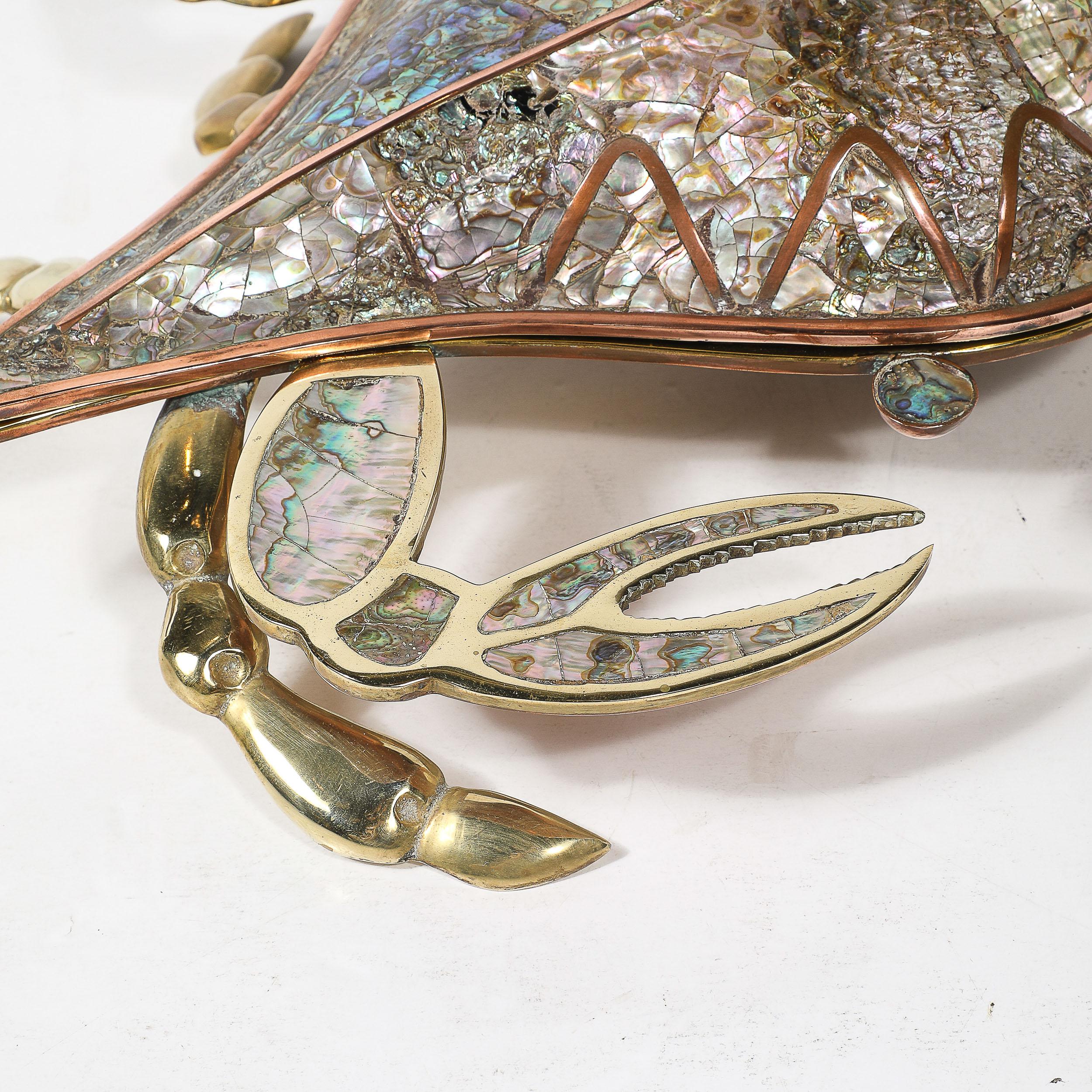 Mexicain Boîte à crabes en cuivre et laiton sculpturale et ormeau tessellés, moderniste du milieu du siècle en vente