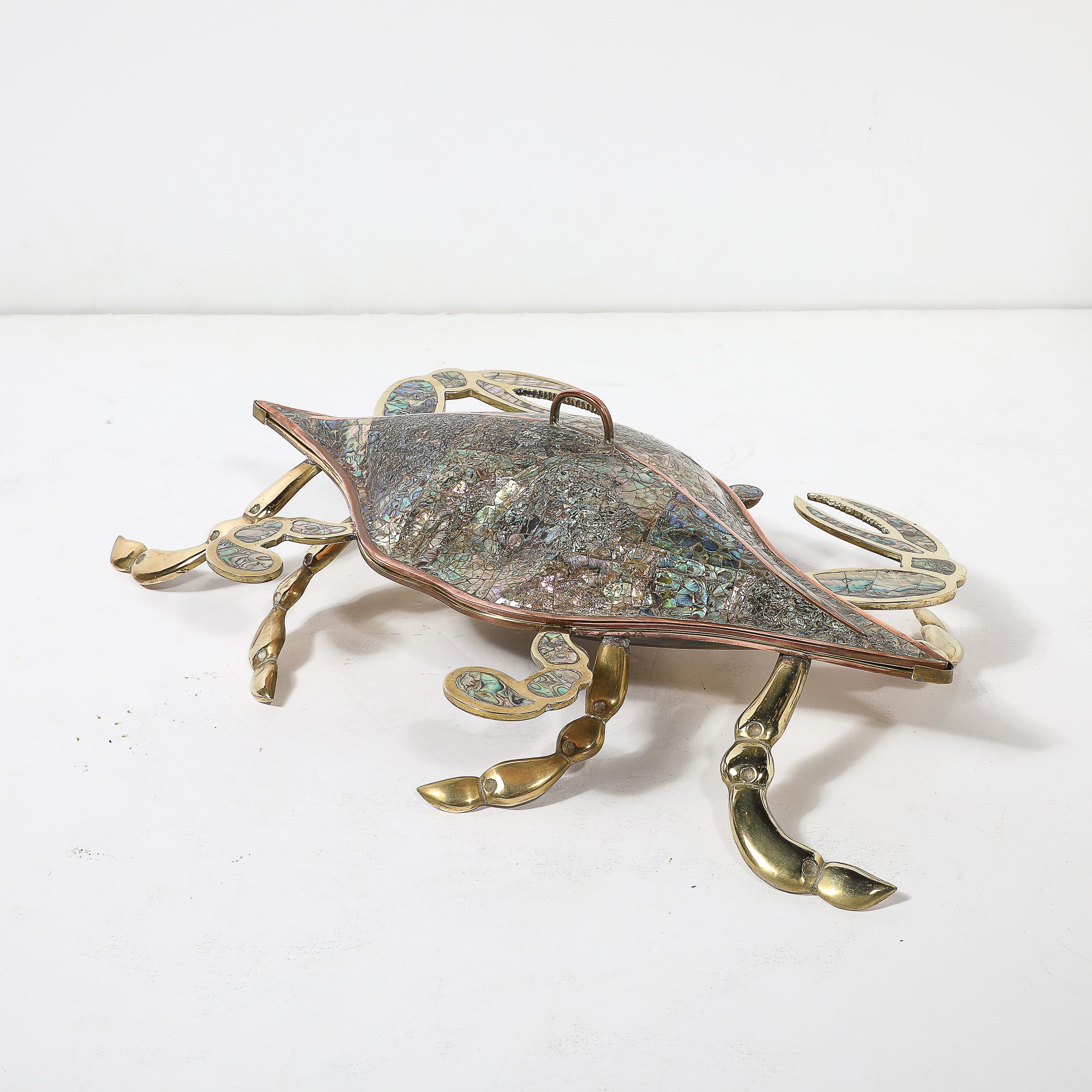 Boîte à crabes en cuivre et laiton sculpturale et ormeau tessellés, moderniste du milieu du siècle en vente 1