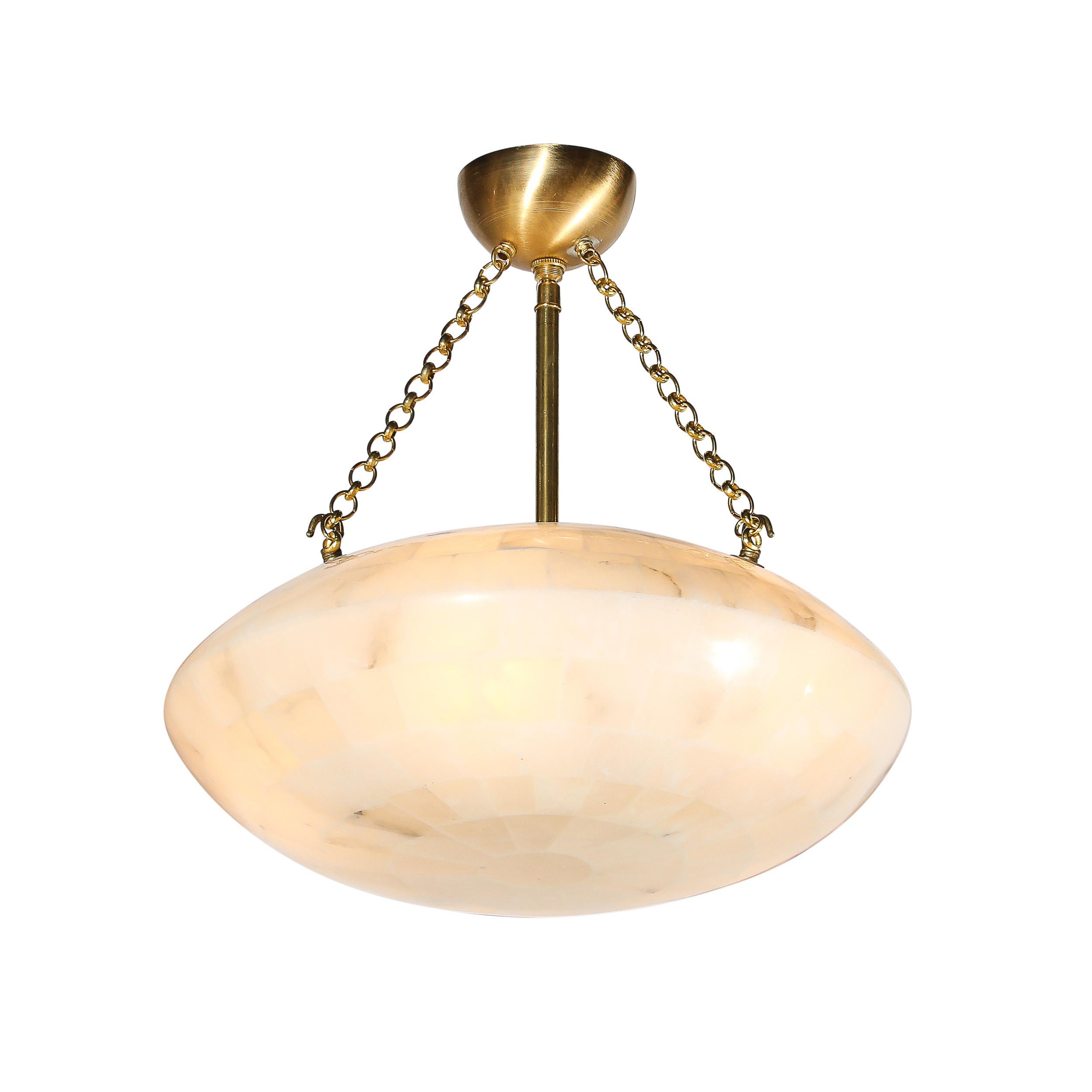 Mid-Century moderno Lampadario a sospensione in alabastro tessellato di metà secolo con accessori in ottone in vendita
