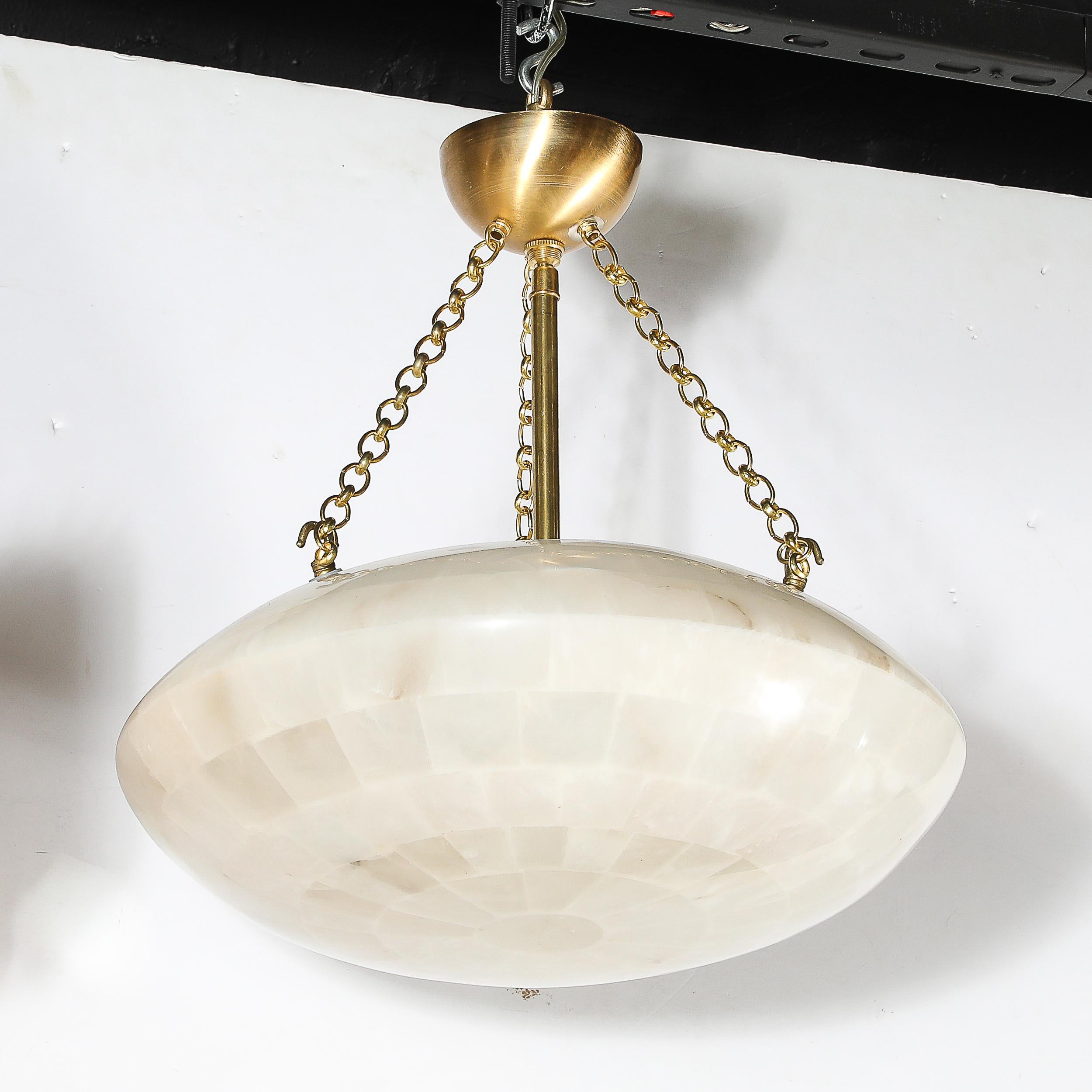 Ottone Lampadario a sospensione in alabastro tessellato di metà secolo con accessori in ottone in vendita