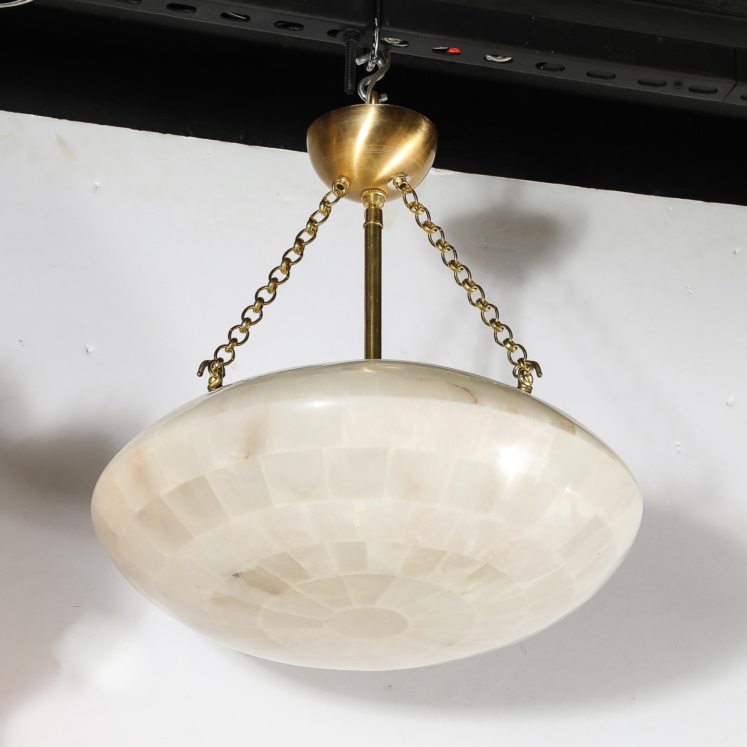 Lampadario a sospensione in alabastro tessellato di metà secolo con accessori in ottone in vendita 2