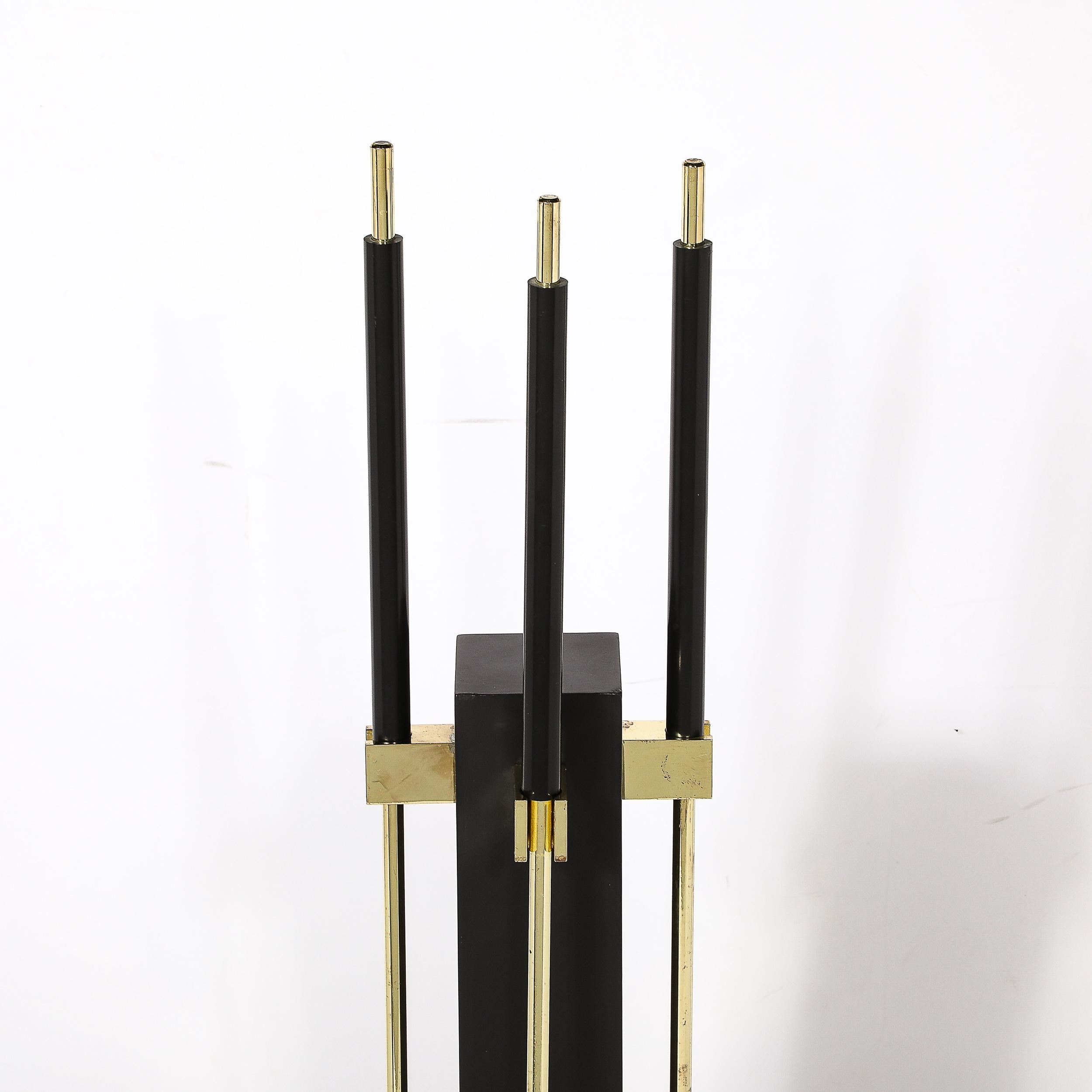 Dreiteiliges modernistisches Feuerwerkzeug-Set aus Messing von Alessandro Albrizzi aus der Mitte des Jahrhunderts (Italienisch) im Angebot
