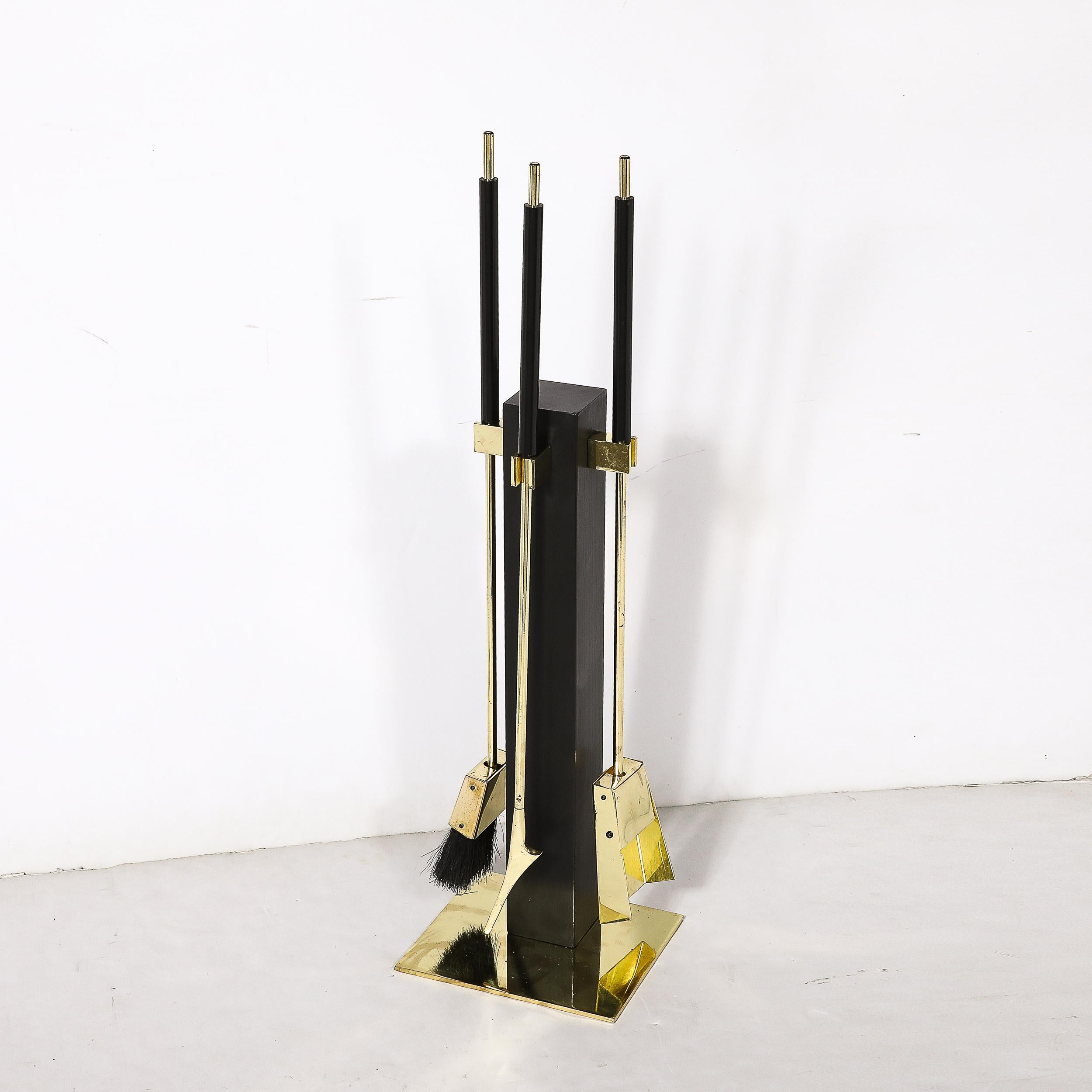Dreiteiliges modernistisches Feuerwerkzeug-Set aus Messing von Alessandro Albrizzi aus der Mitte des Jahrhunderts (Emailliert) im Angebot