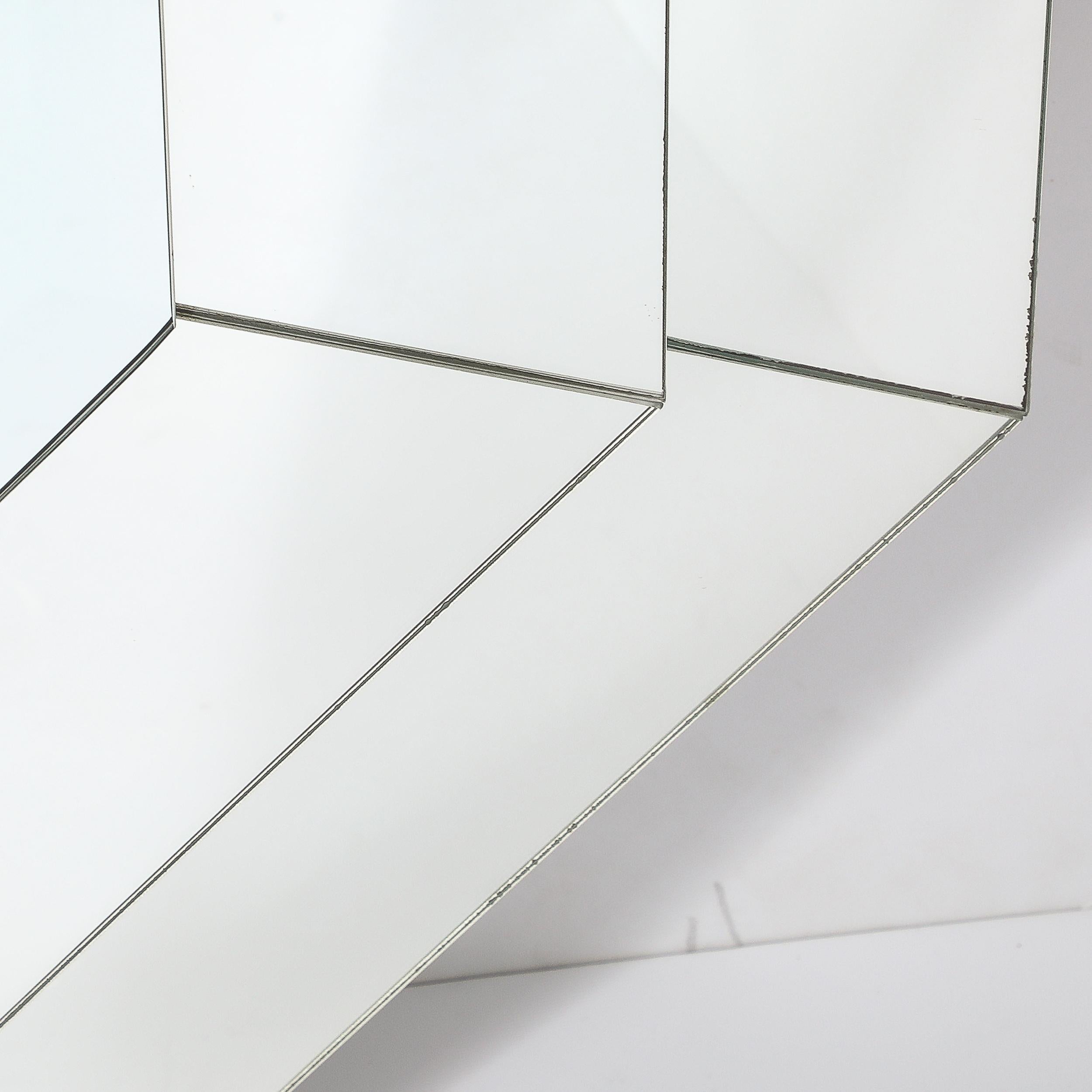 Modernistischer dreistufiger achteckiger getäfelter Spiegel mit abgeschrägten Details aus der Jahrhundertmitte im Angebot 5