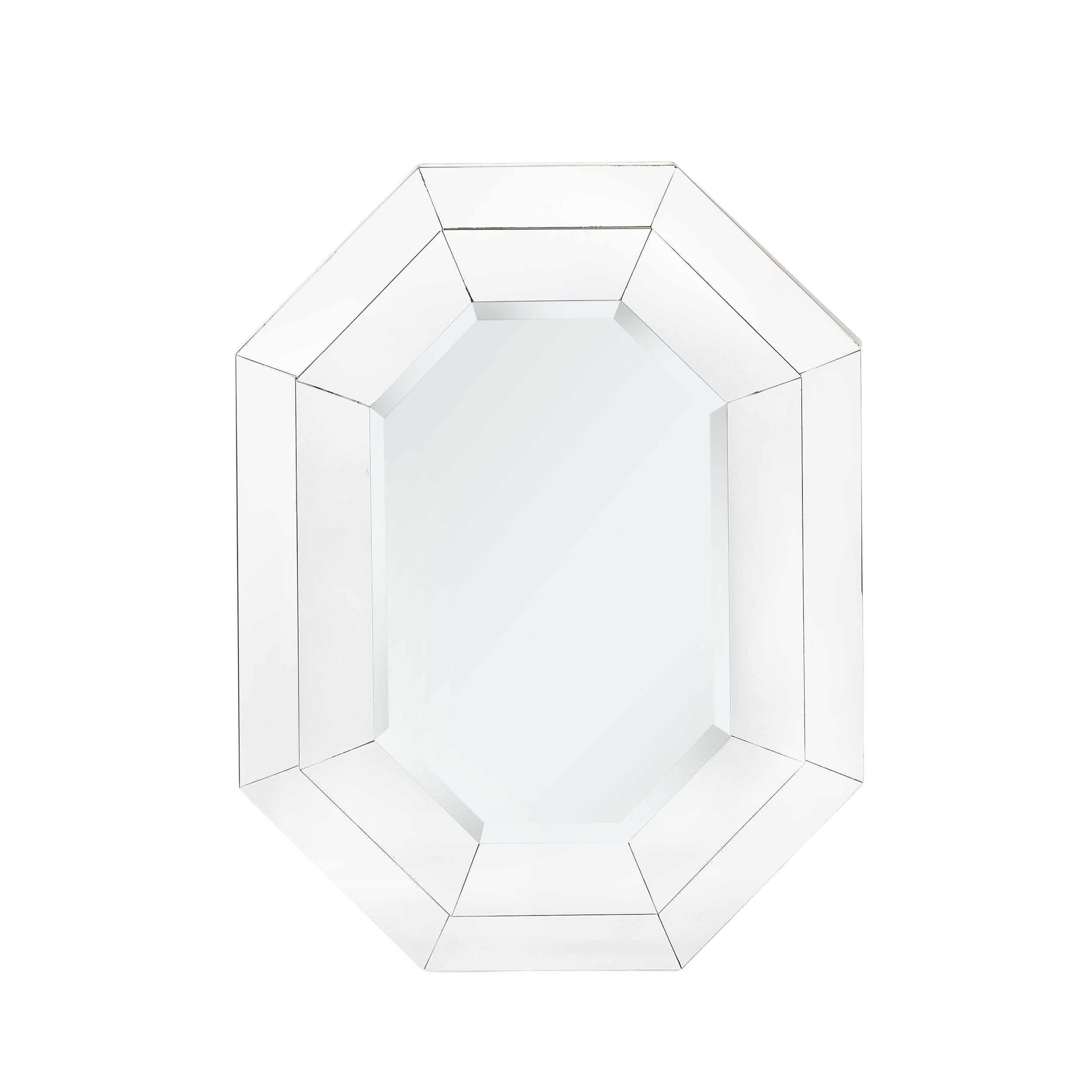 Dieser gut skalierte und glänzende Mid-Century Modernist Three-tier Octagonal Paneled Mirror with Beveled Detailing stammt aus den Vereinigten Staaten, Circa 1975. Die drei verschiedenen Ebenen aus Spiegelglas, die aus einzeln zugeschnittenen