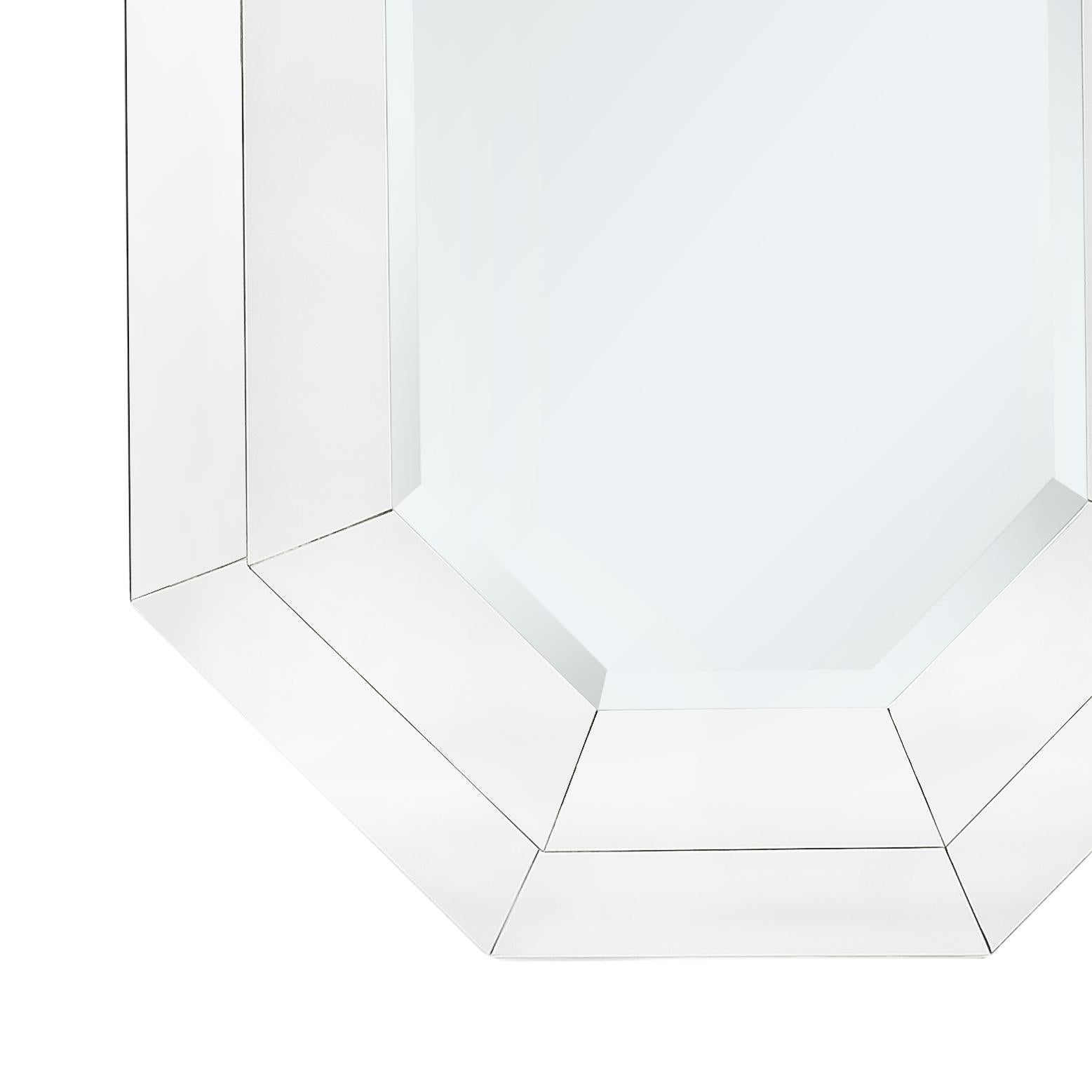 Modernistischer dreistufiger achteckiger getäfelter Spiegel mit abgeschrägten Details aus der Jahrhundertmitte im Zustand „Hervorragend“ im Angebot in New York, NY
