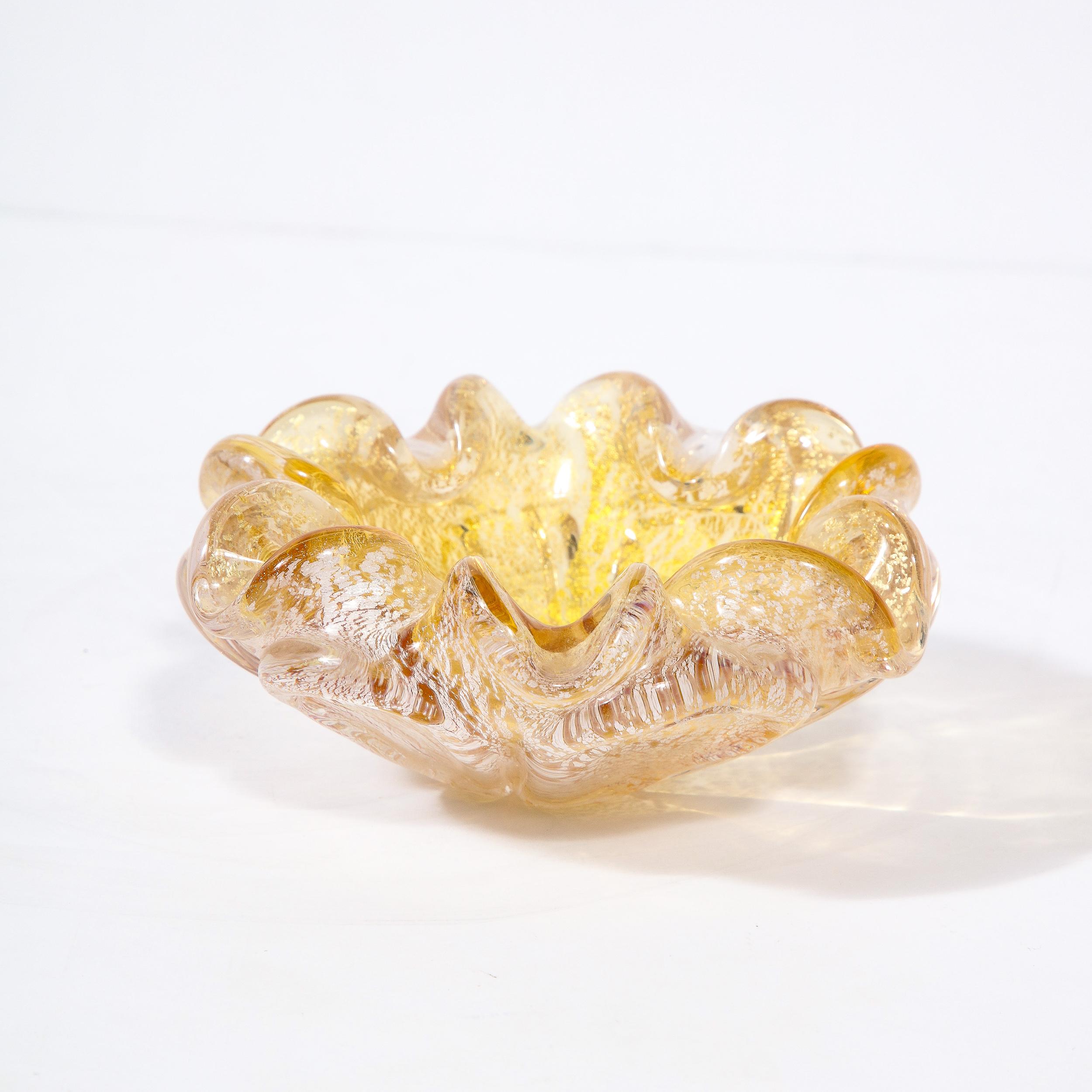 Ciotola in vetro traslucido di Murano soffiato a mano e oro 24 carati, modernista di metà secolo in vendita 3
