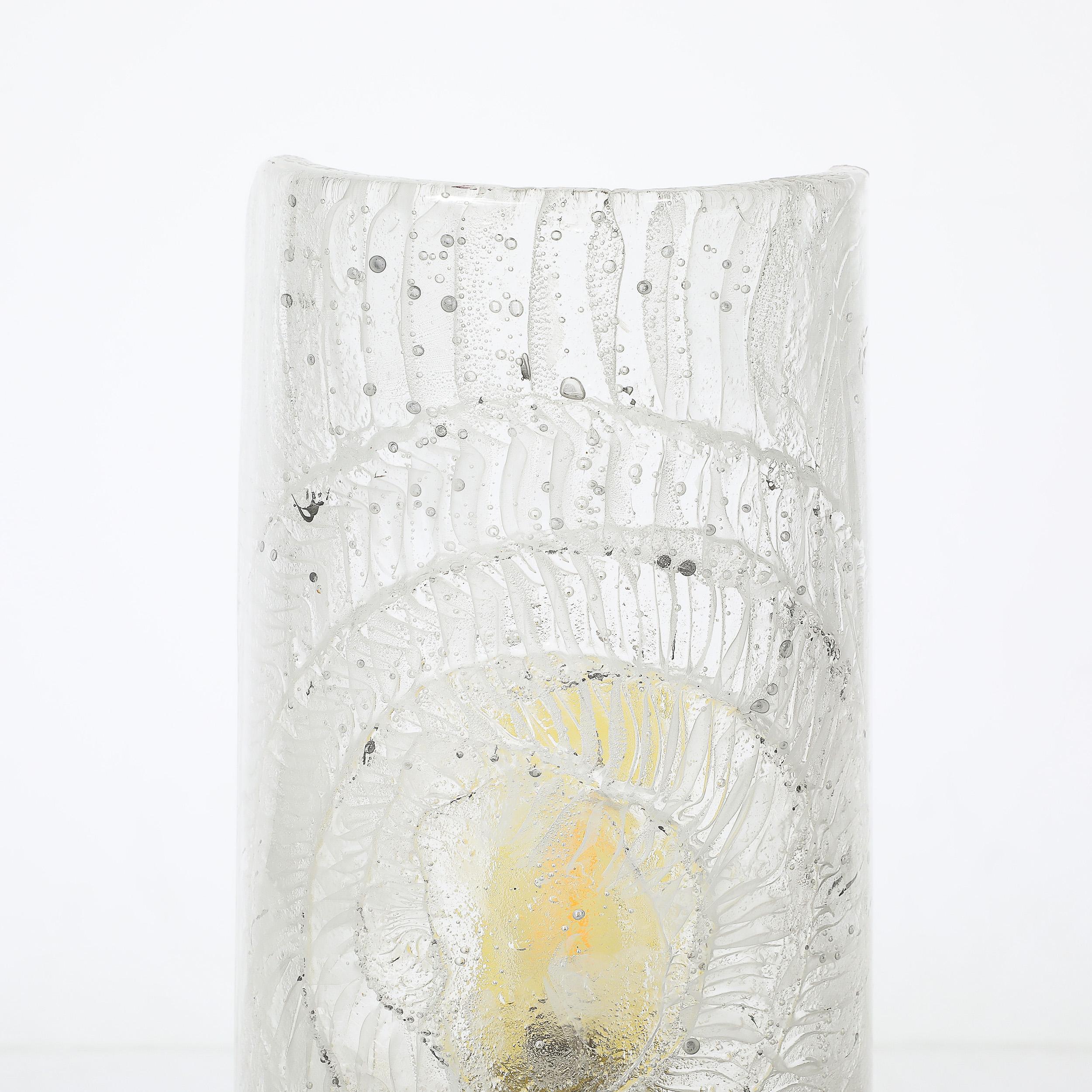 Mid-Century Modernist Transluzentes Murano Glas Uplight W/Texturierte Spirale (Italienisch) im Angebot