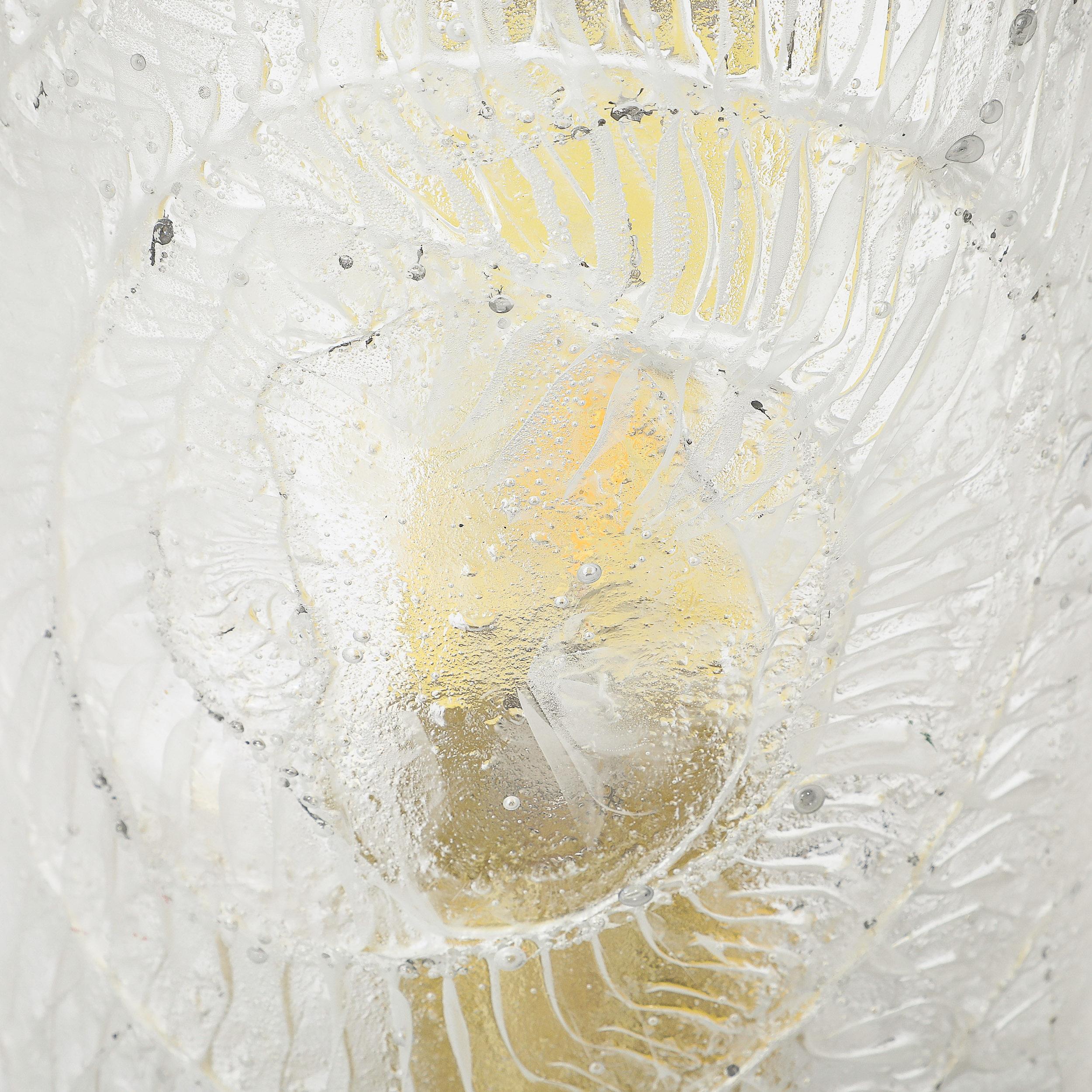 Mid-Century Modernist Transluzentes Murano Glas Uplight W/Texturierte Spirale im Zustand „Hervorragend“ im Angebot in New York, NY