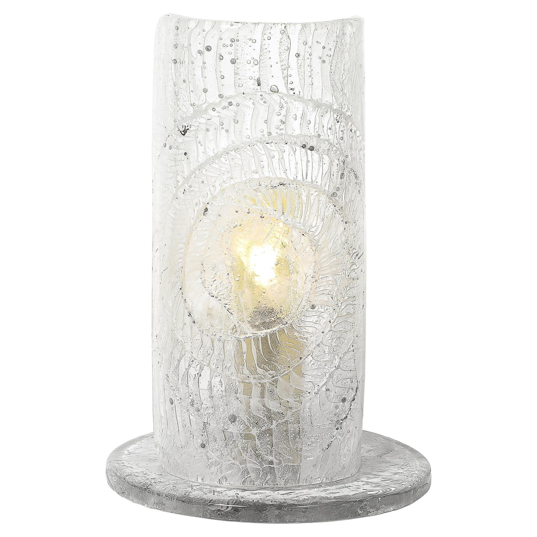 Mid-Century Modernist Transluzentes Murano Glas Uplight W/Texturierte Spirale im Angebot