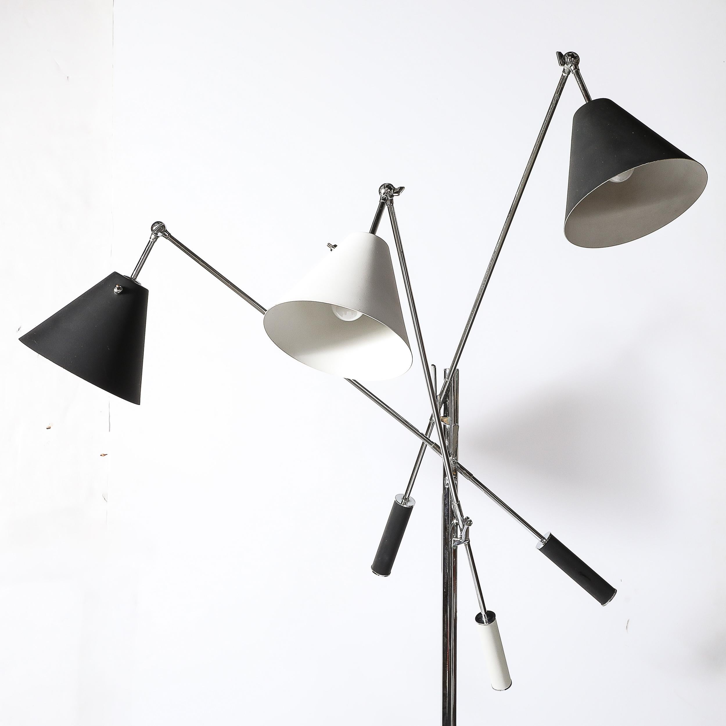 Questa rara e intricata lampada da terra 
