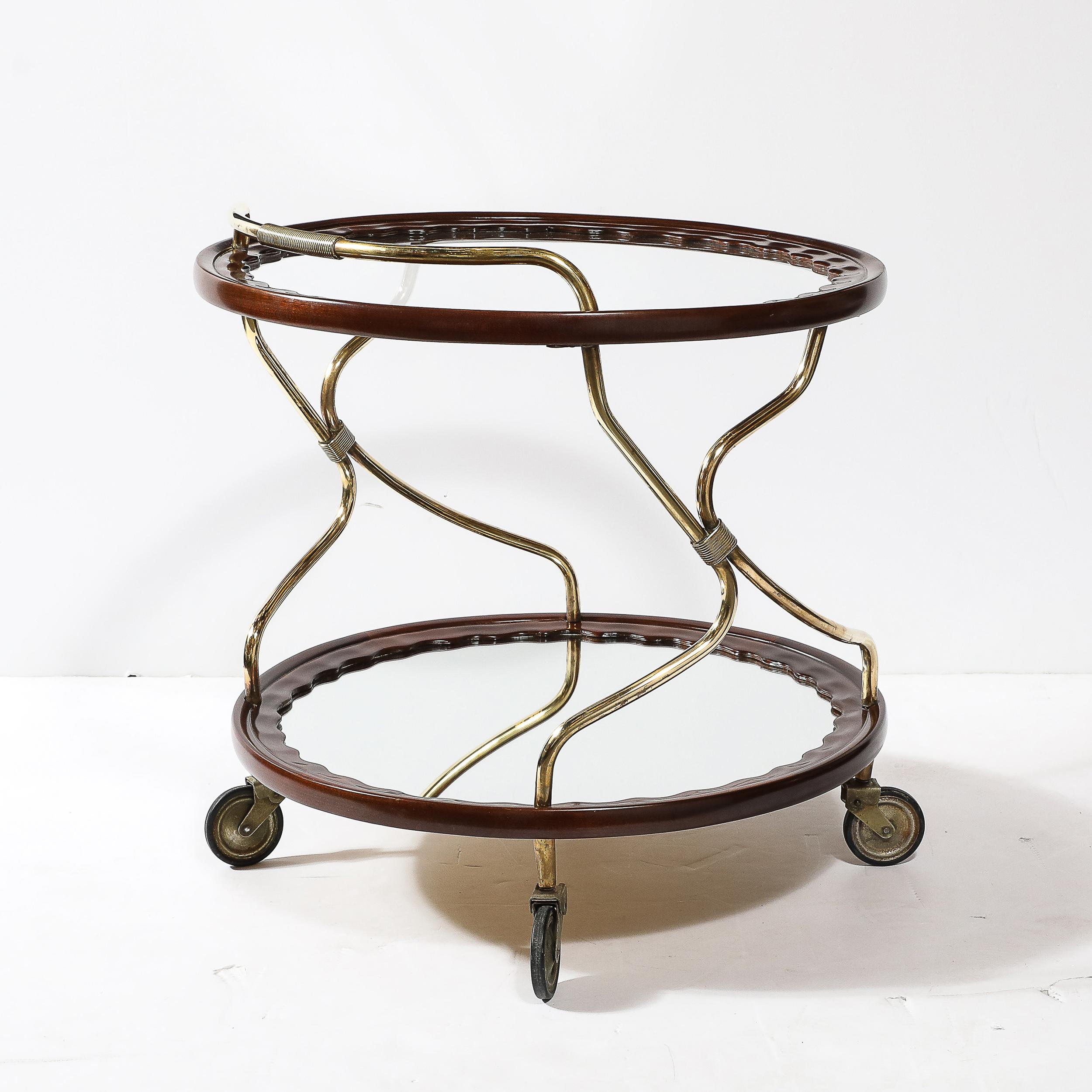 Chariot de service à deux étages en noyer, laiton poli et verre, moderniste du milieu du siècle en vente 4