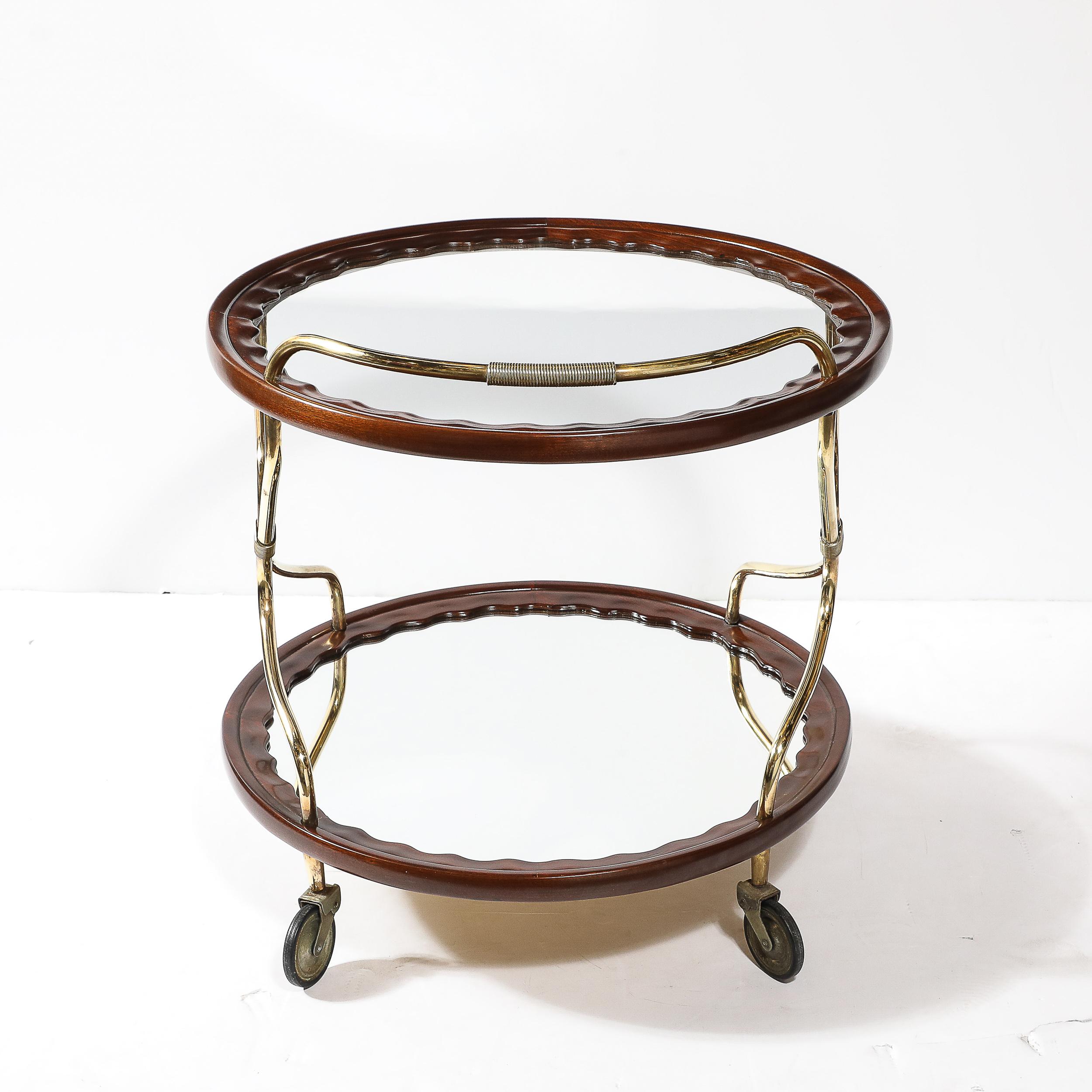 Chariot de service à deux étages en noyer, laiton poli et verre, moderniste du milieu du siècle en vente 7