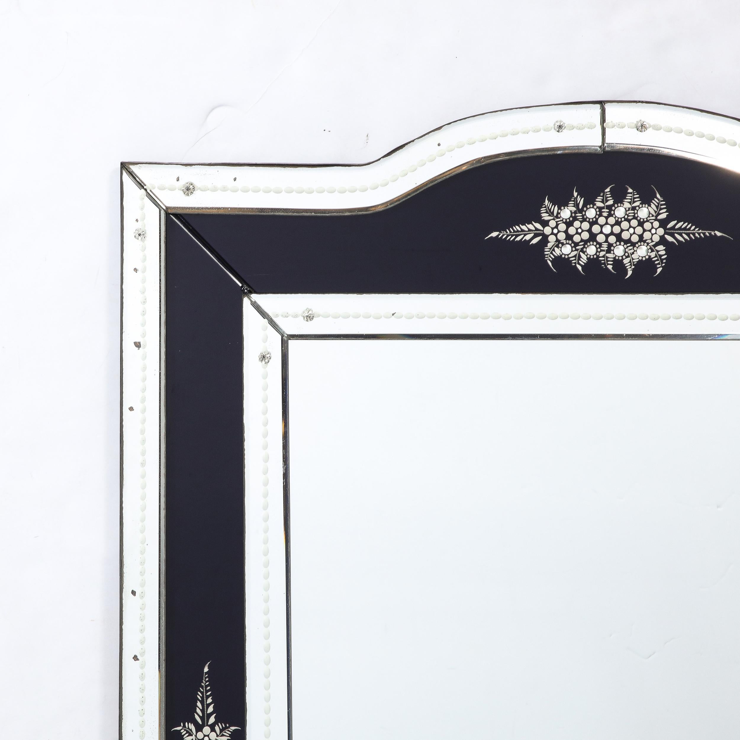 Modernistischer Spiegel im venezianischen Stil aus der Jahrhundertmitte mit umgekehrter Ätzung  im Angebot 2