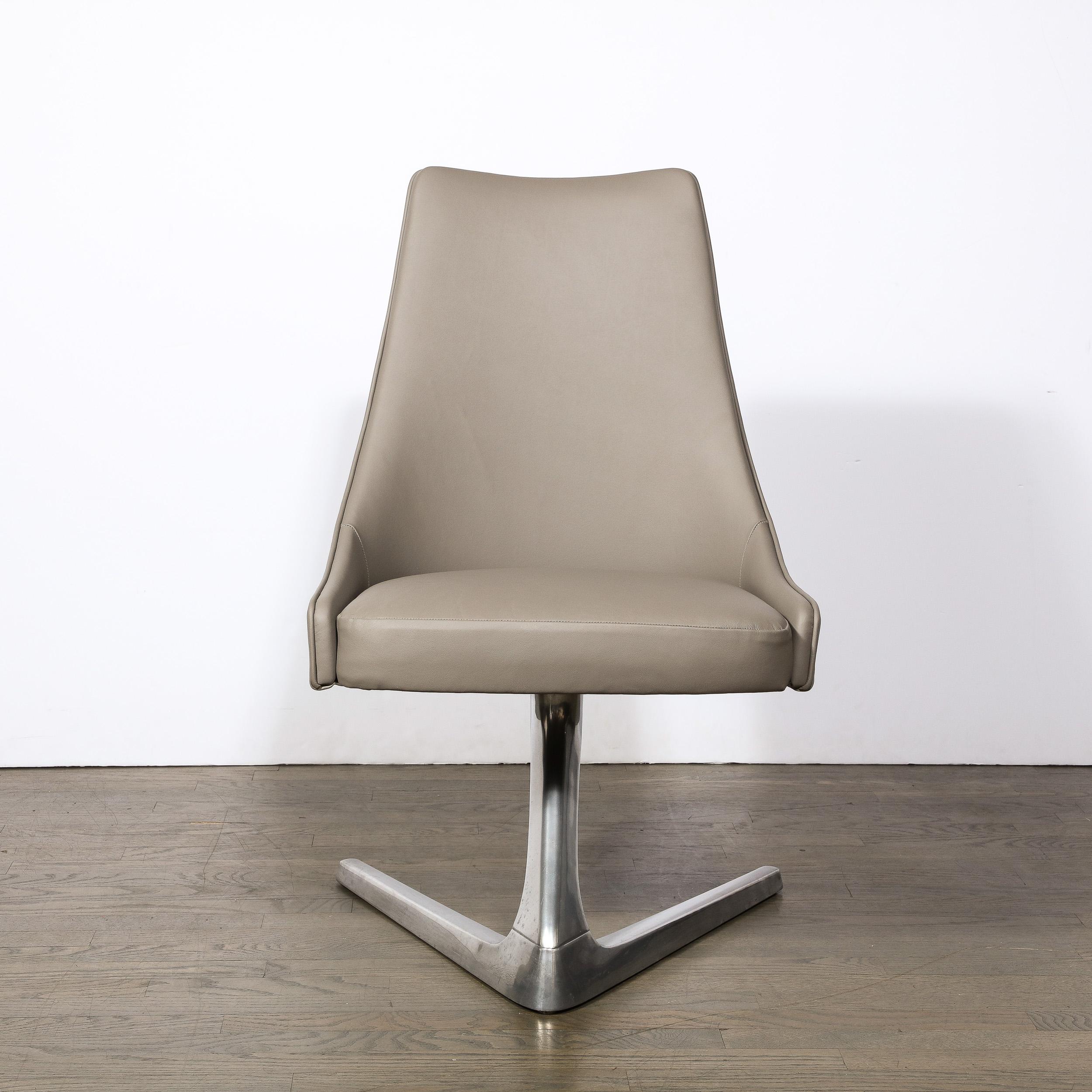 Cette iconique et saisissante chaise moderniste Sculpta 