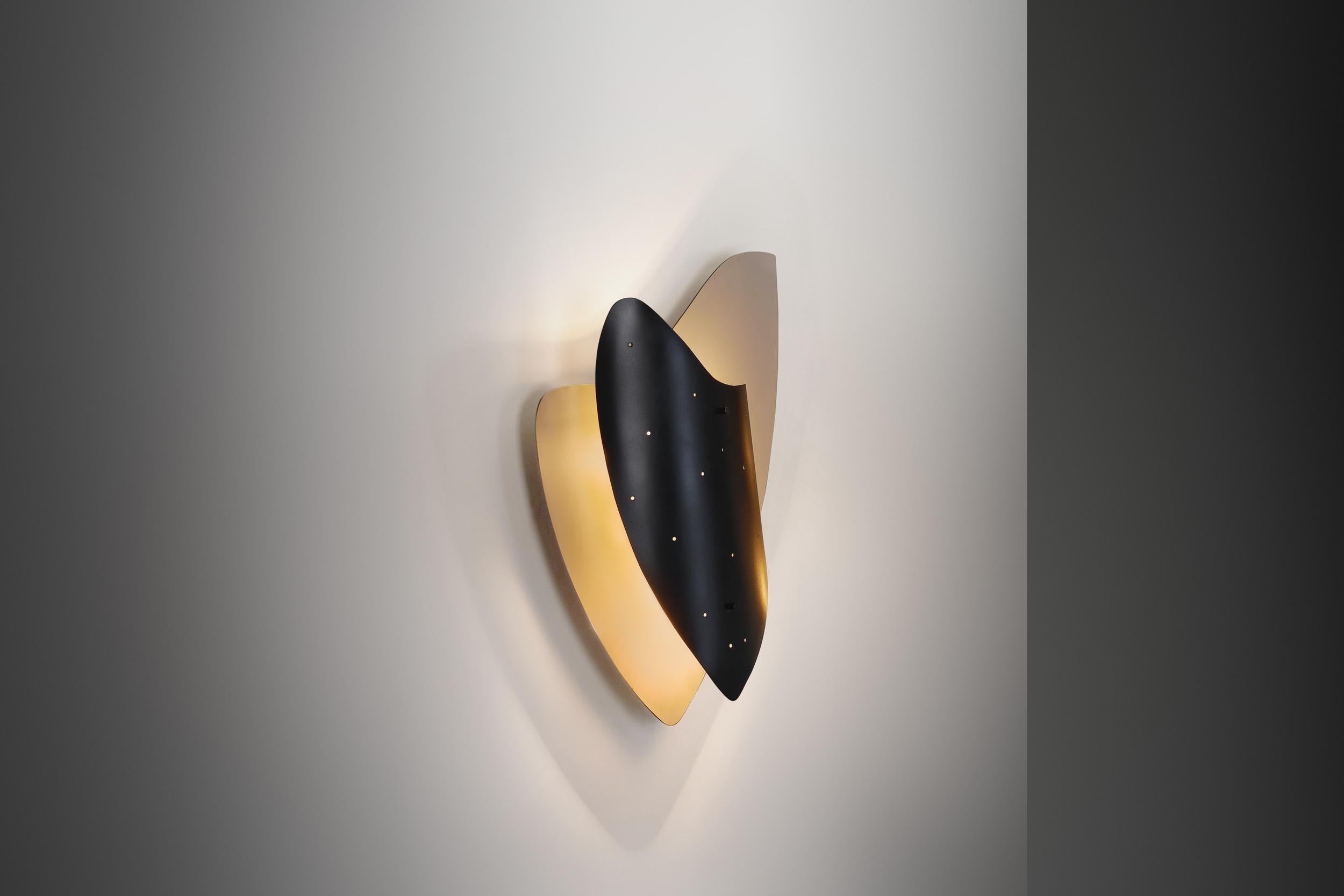 Lámpara de pared modernista de mediados de siglo en metal, Países Bajos Años 50 Holandés en venta