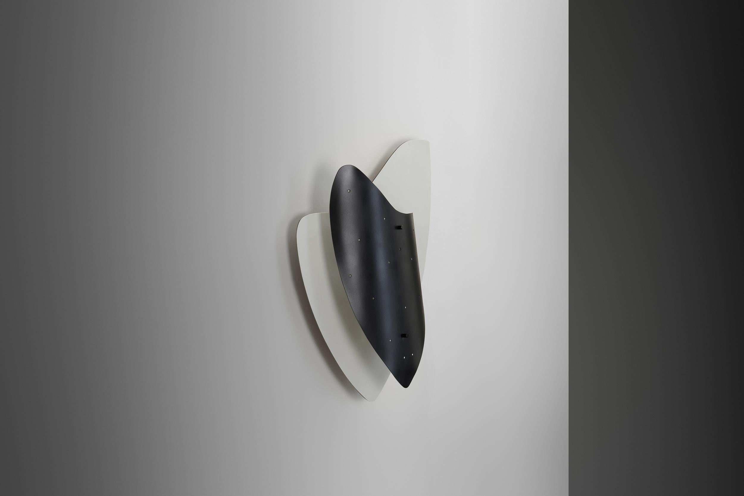 Lámpara de pared modernista de mediados de siglo en metal, Países Bajos Años 50 en Bueno estado para la venta en Utrecht, NL