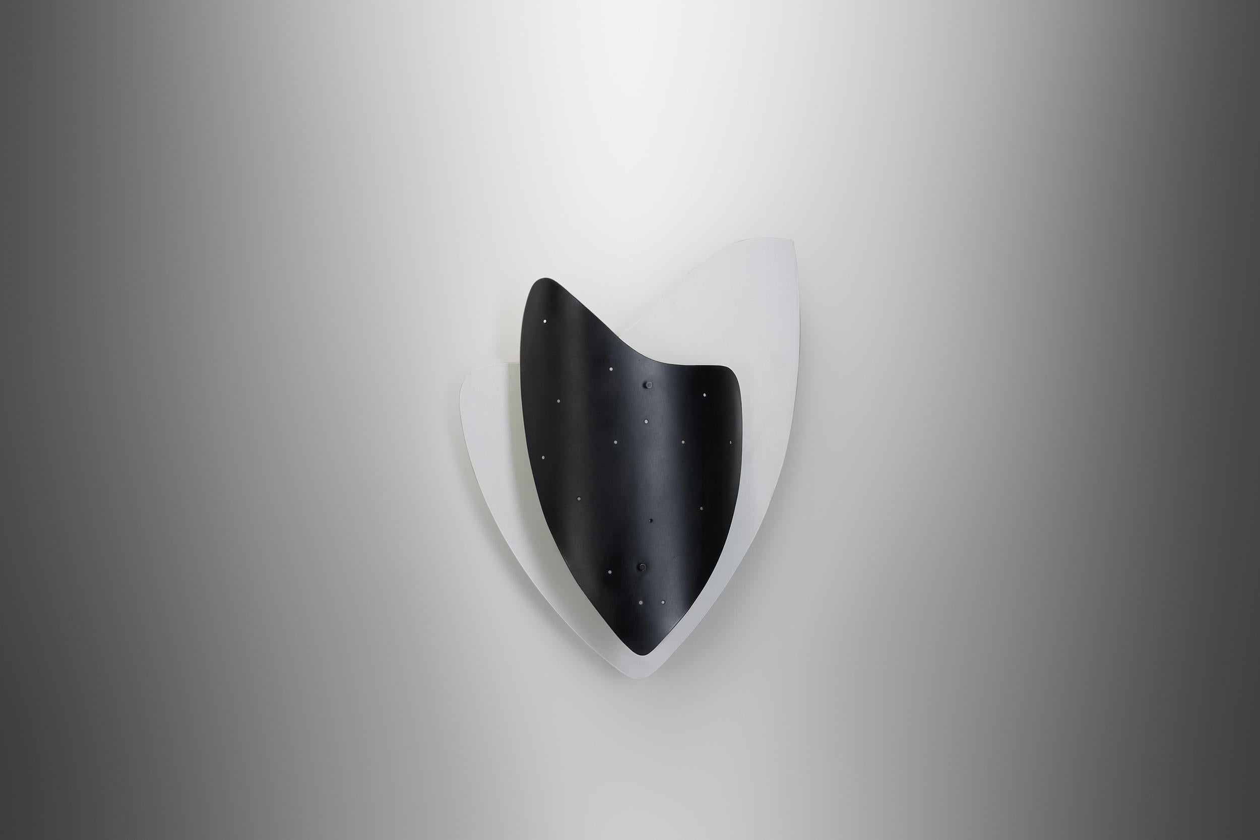 Lámpara de pared modernista de mediados de siglo en metal, Países Bajos Años 50 Metal en venta