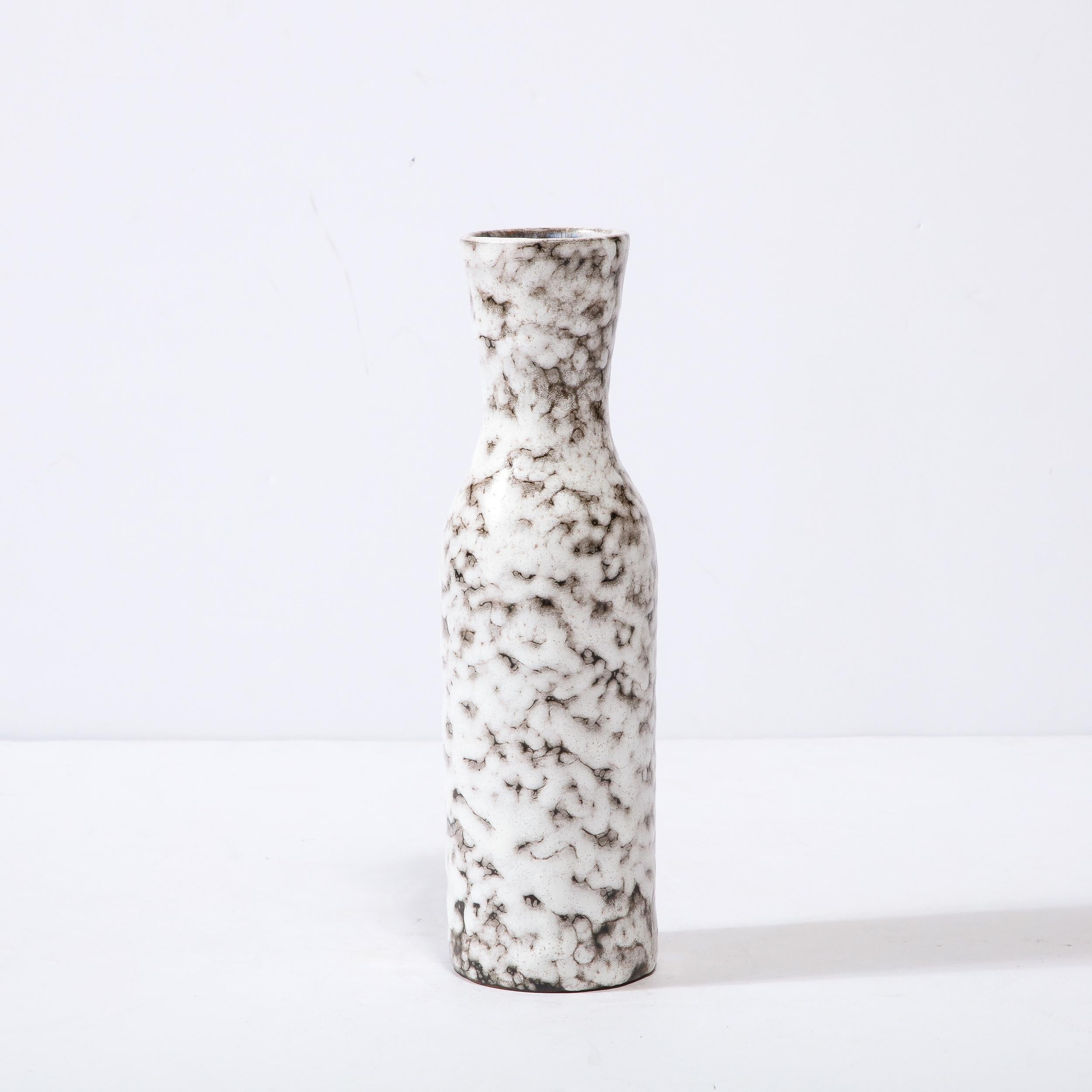 Mid-Century Modern Vase moderniste du milieu du siècle en céramique blanche et couleur terre en vente