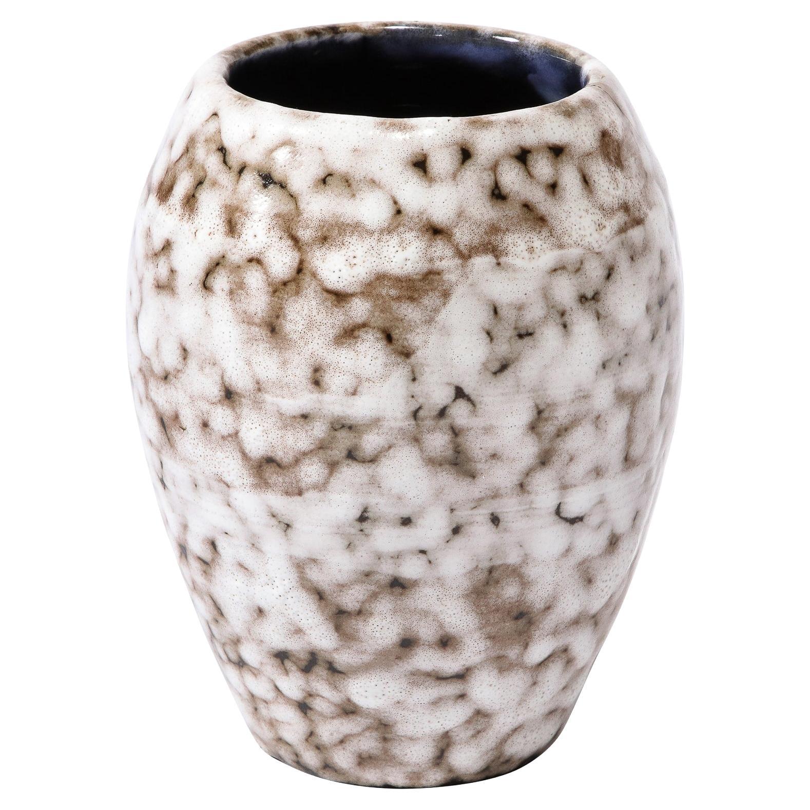 Vase moderniste du milieu du siècle en céramique blanche et couleur terre