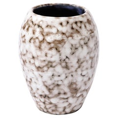 Vase moderniste du milieu du siècle en céramique blanche et couleur terre