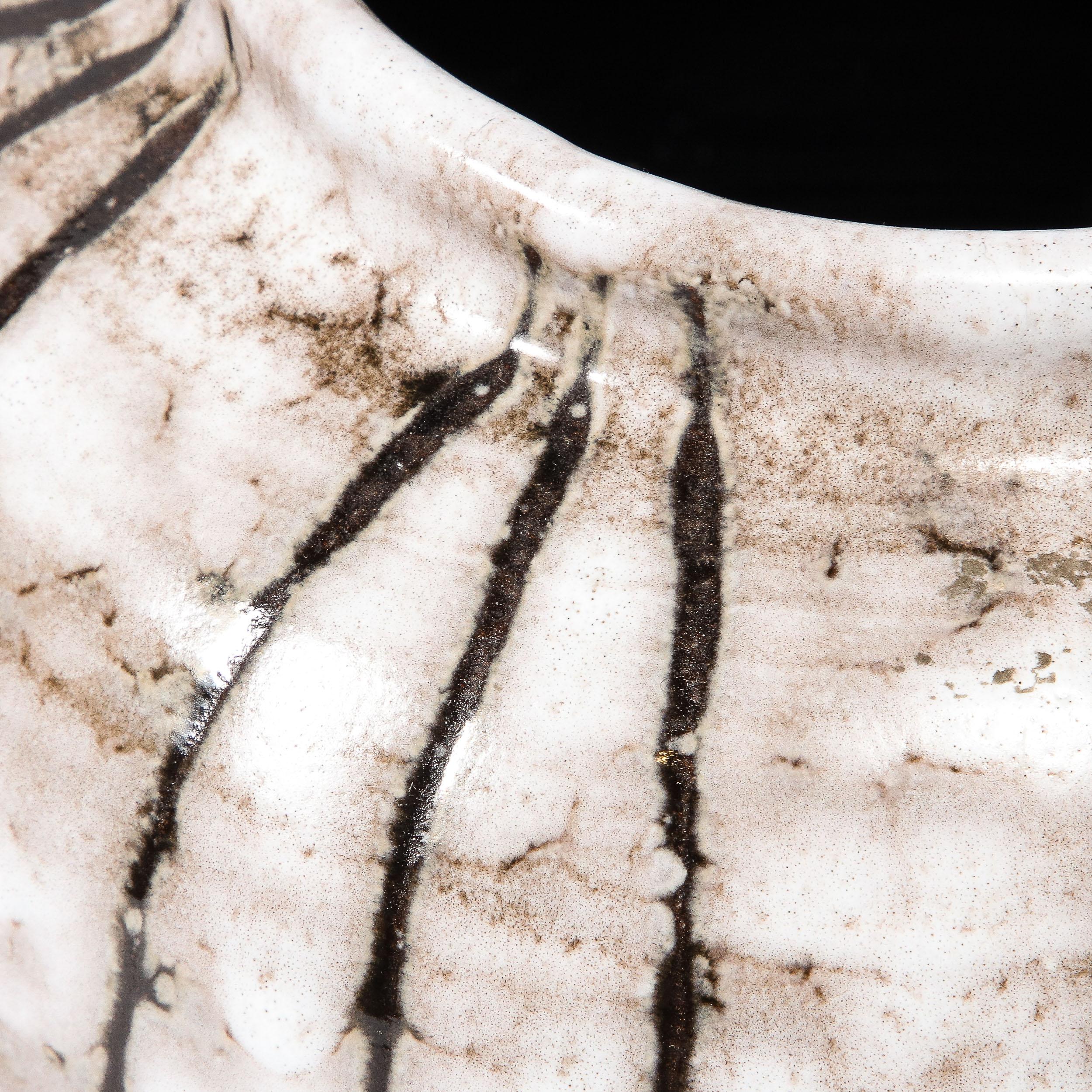 Modernistische Vase aus weißer und erdfarbener Keramik mit Schleife aus der Mitte des Jahrhunderts  im Angebot 2